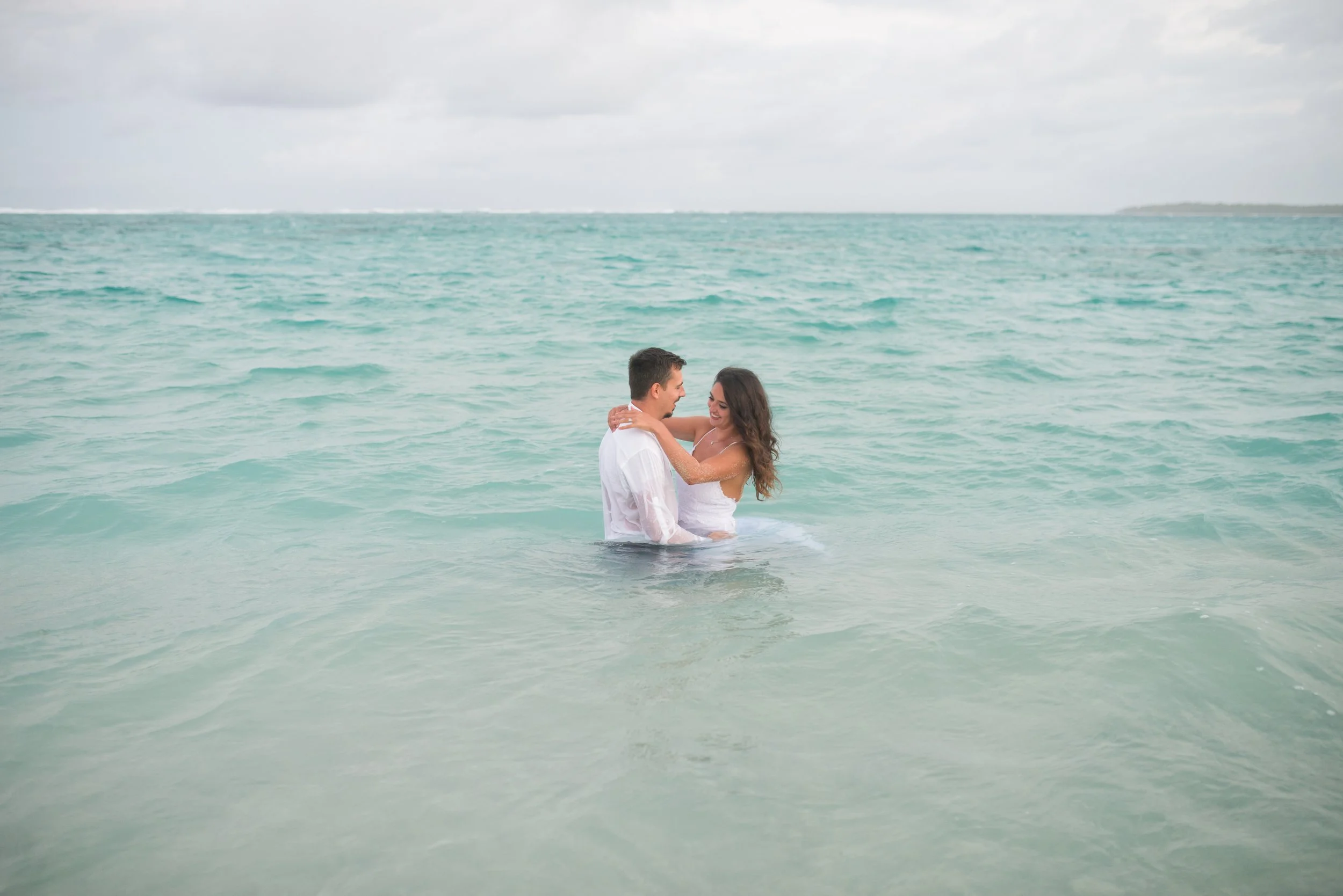 trash-the-dress-wedding-photography-photographer-underwater-mauritius-island-beach-pool-24.jpg