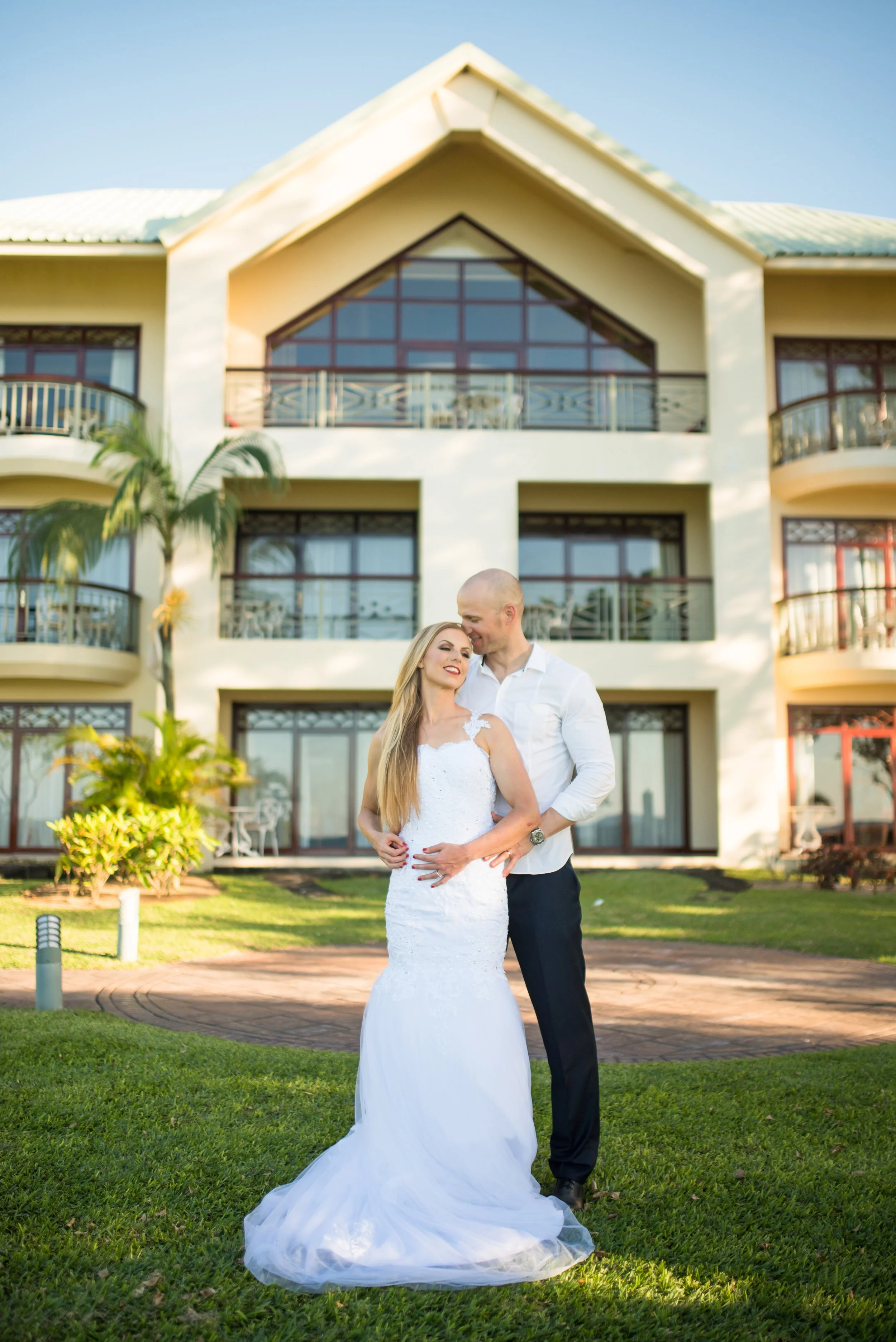 mauritius-beach-wedding-photographer-bride-groom-hotel-building.jpg