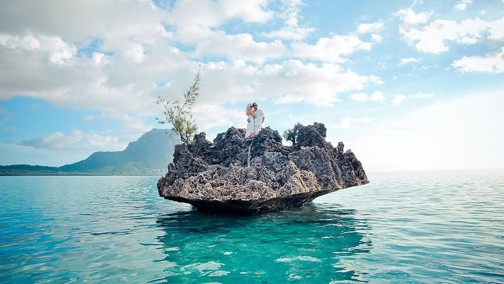 mauritius-beach-wedding-photographer-bride-groom-stunning.jpeg