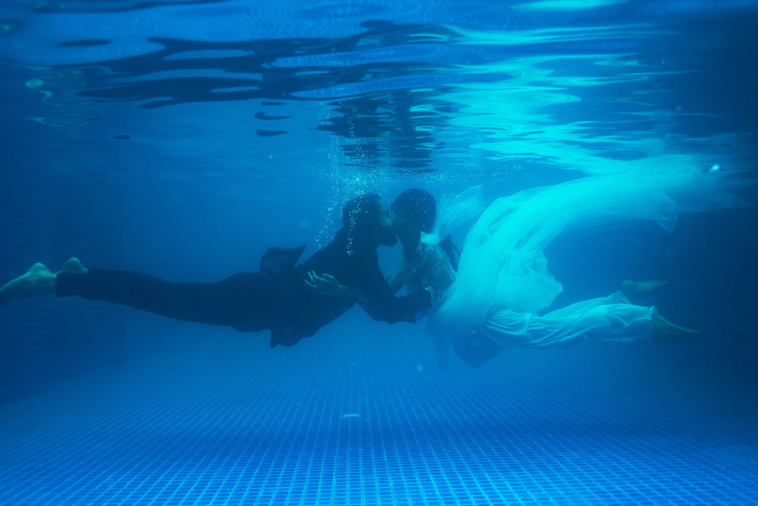 trash-the-dress-wedding-photography-photographer-underwater-mauritius-island-beach-pool-01.jpg