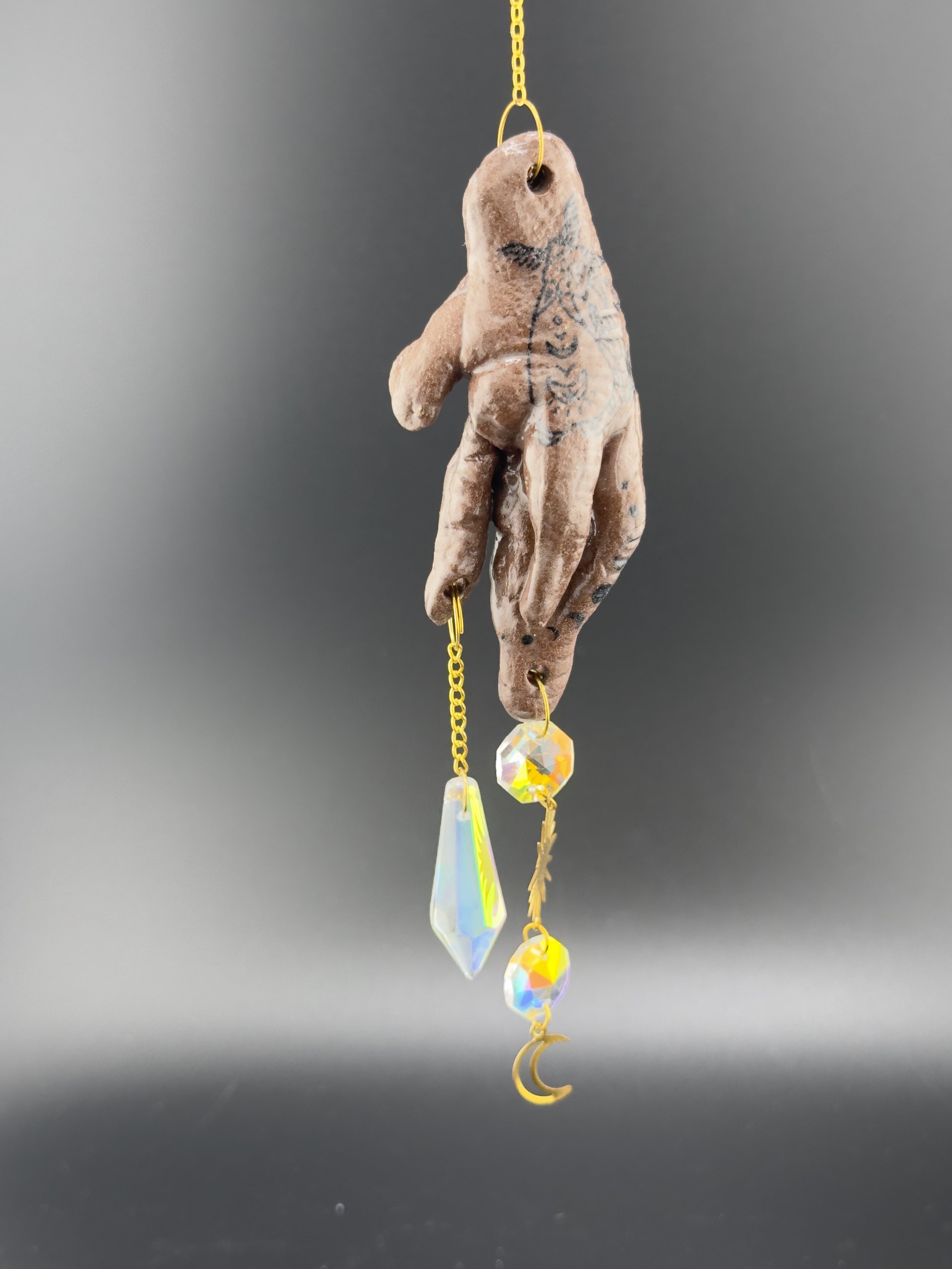 Keramik Hühnerfuß Suncatcher mit Mottenmotiv und Mond Anhänger