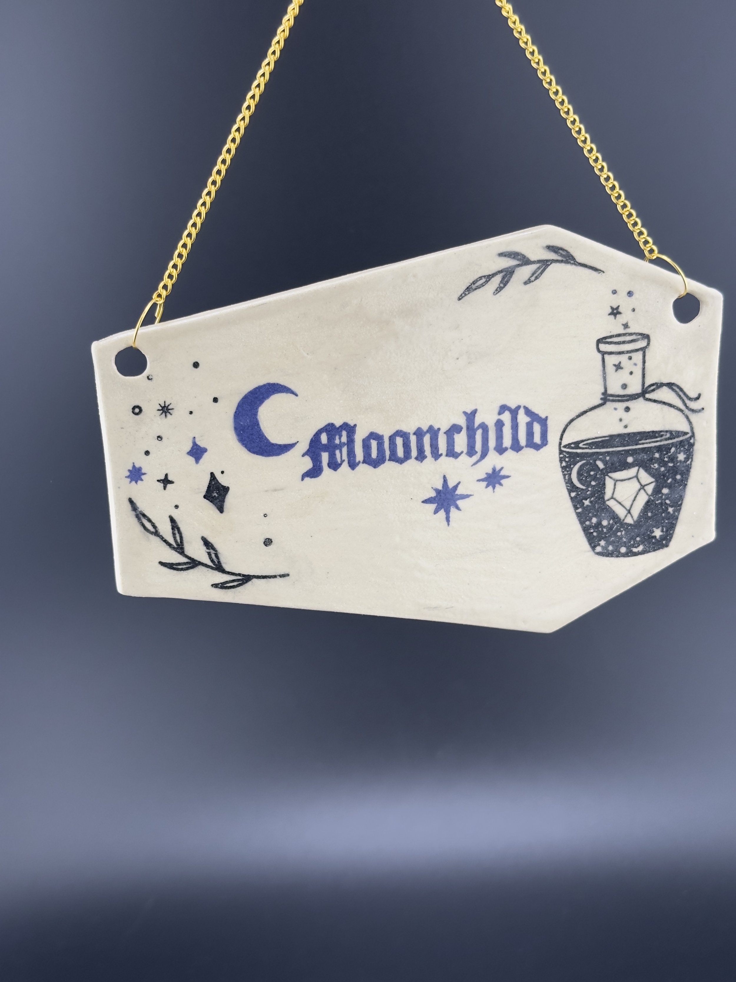 Keramik Wandschild in Sargform Moonchild