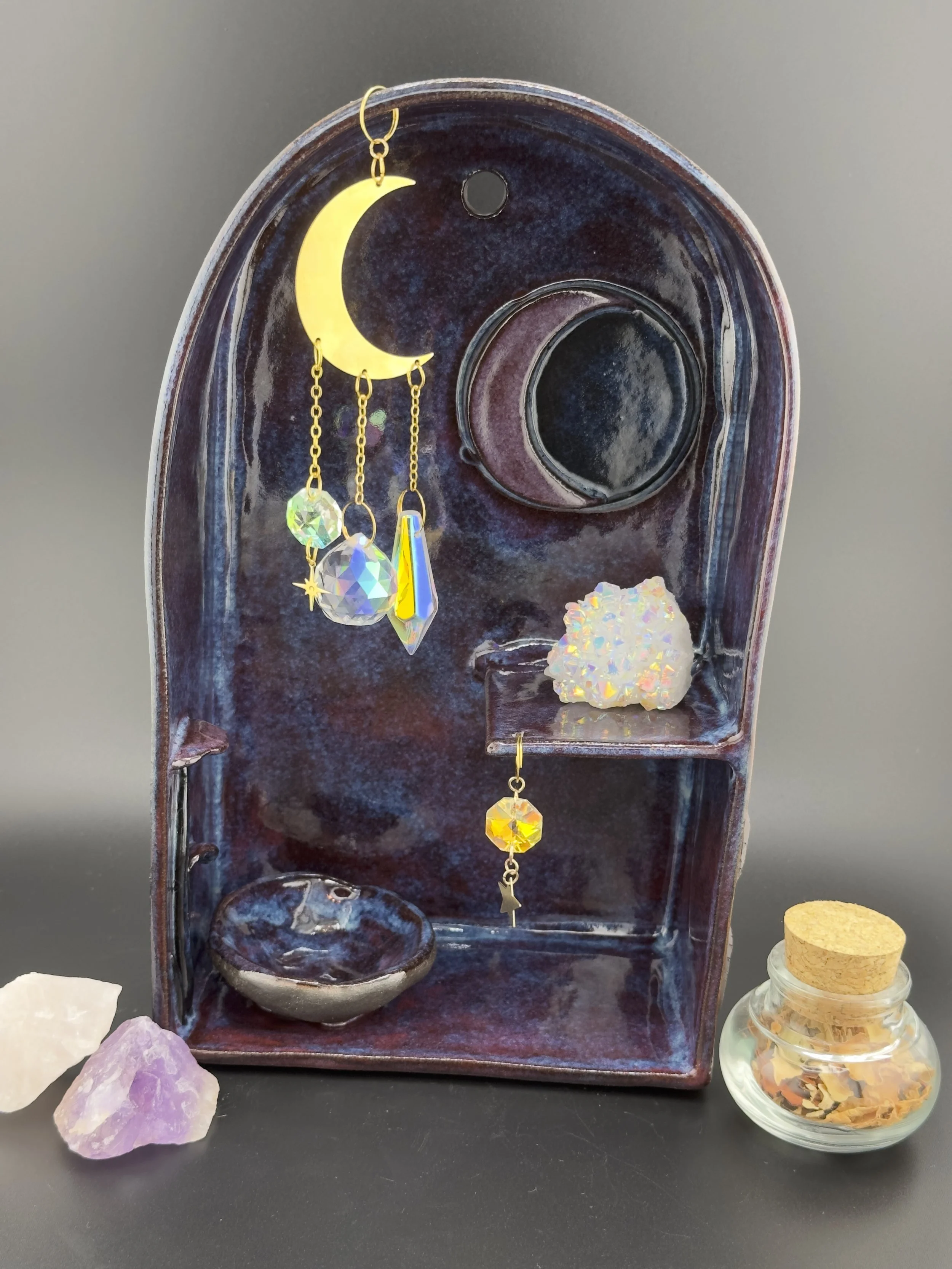 Mond Altar aus Keramik mit Suncatcher für Hexenrituale