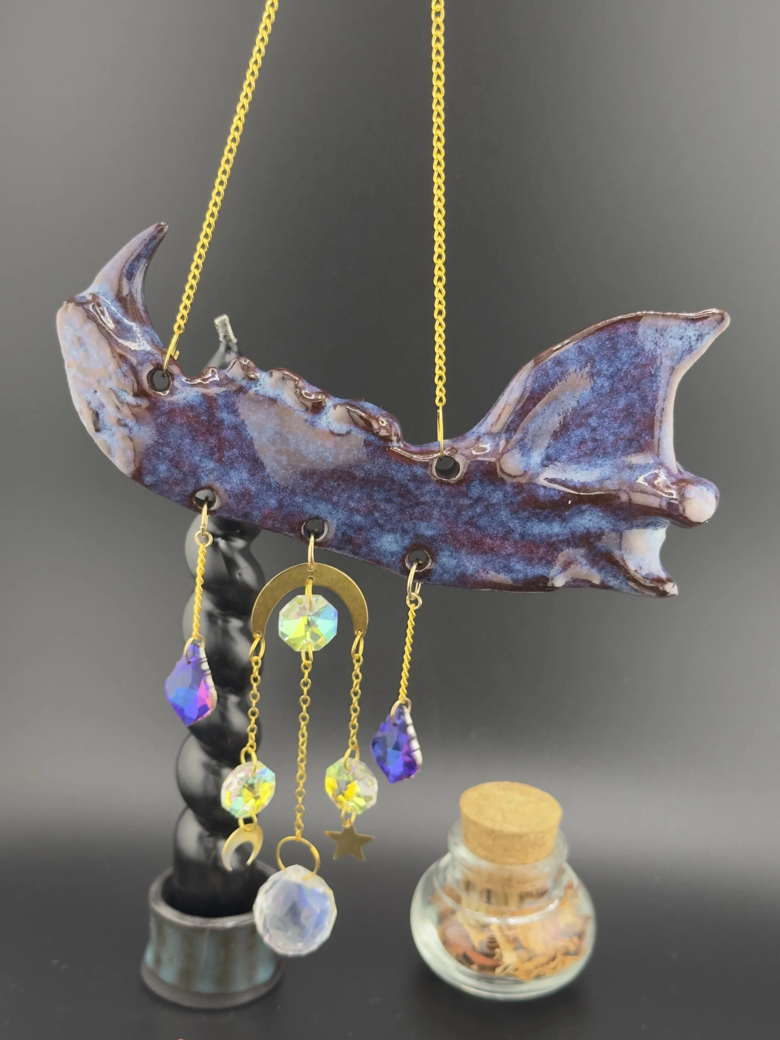 Schimmernder Suncatcher Kieferknochen aus Keramik