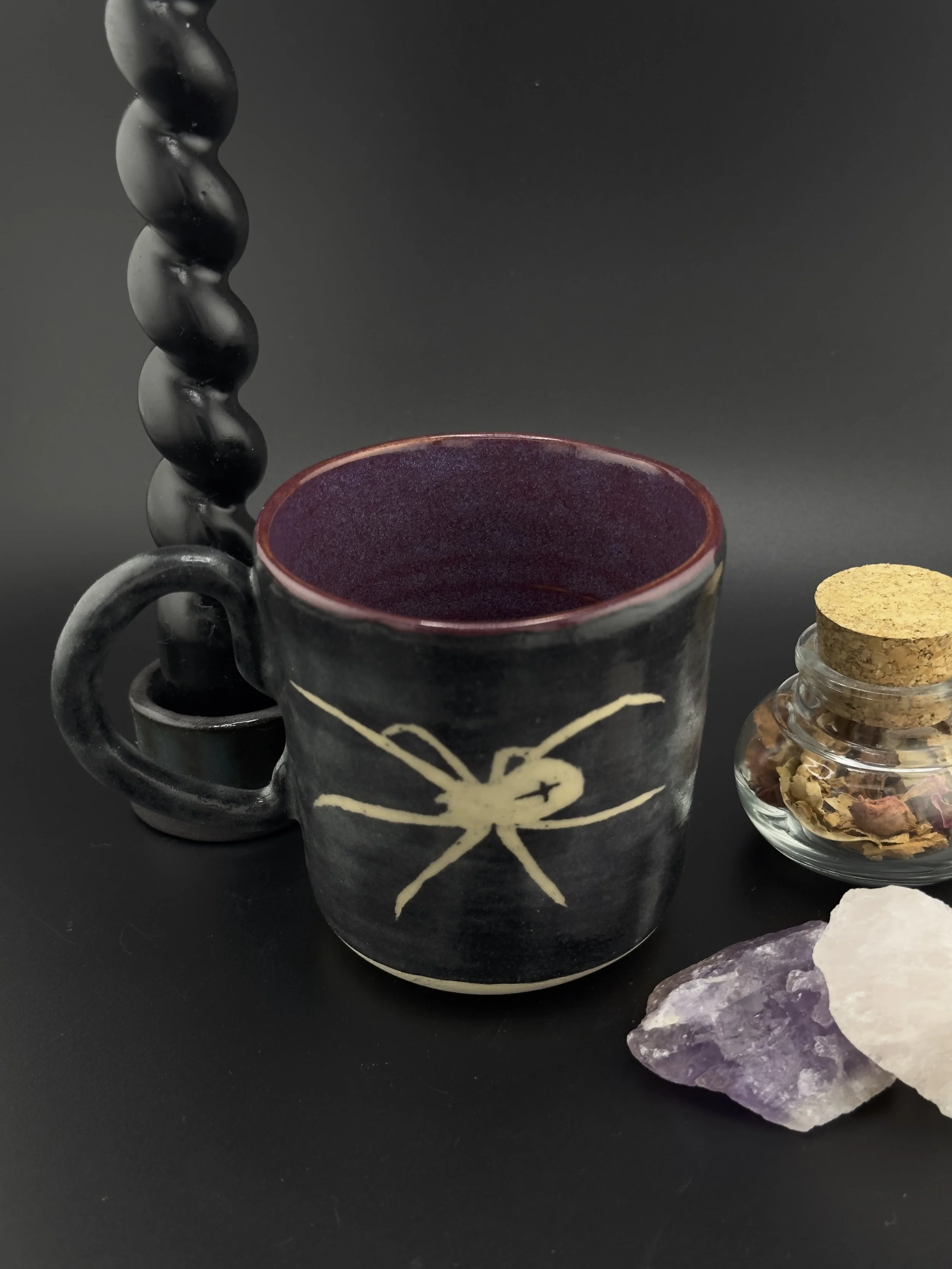 Keramiktasse mit Spinnenmotiv für Hexen