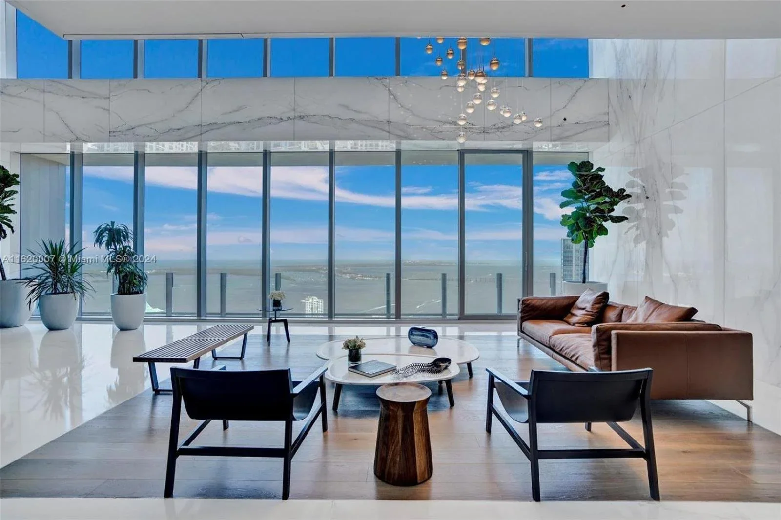 LEIGHANNE_EARLEY_WORK_ASTONMARTIN_MIAMI_TOWERS (10).webp