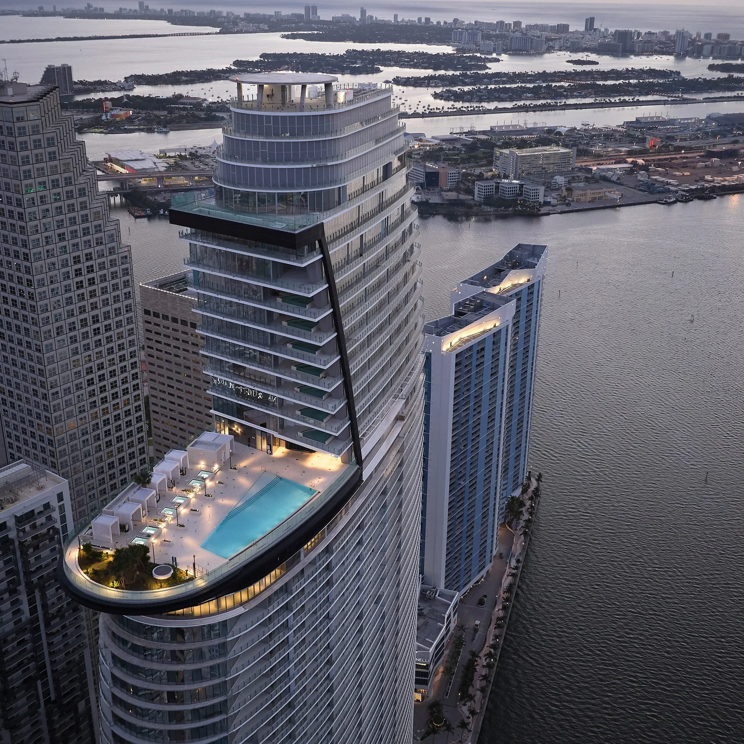 LEIGHANNE_EARLEY_WORK_ASTONMARTIN_MIAMI_TOWERS (3).webp