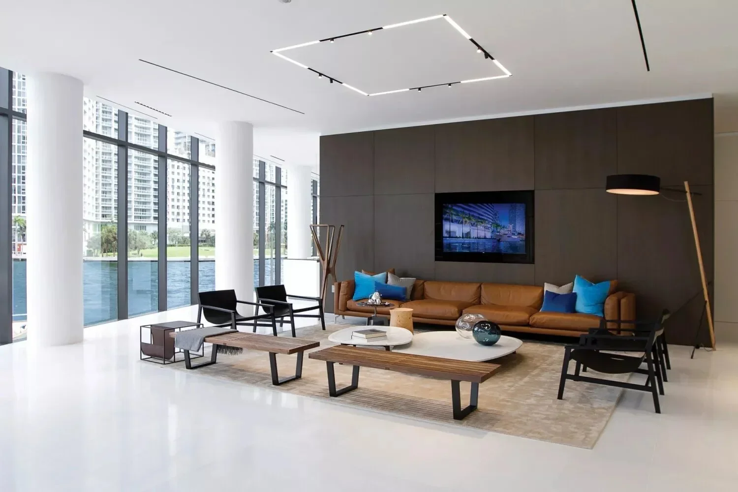 LEIGHANNE_EARLEY_WORK_ASTONMARTIN_MIAMI_TOWERS (1).webp