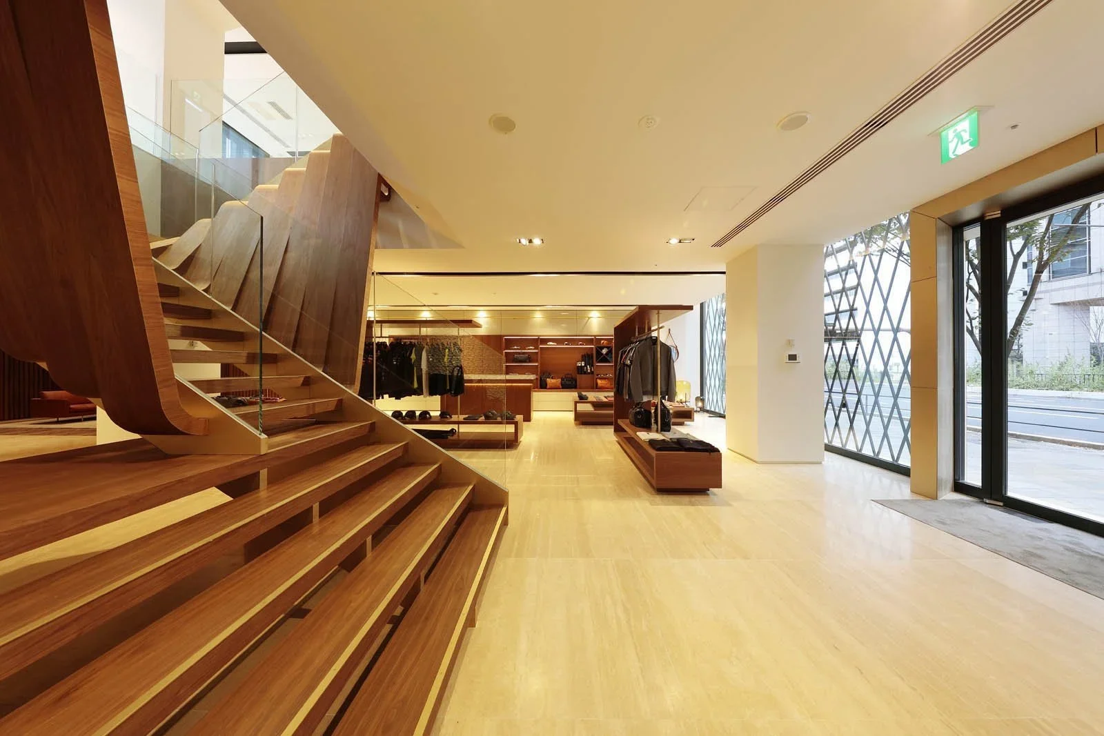 1543725b-house-of-aston-martin-aoyama-05.webp