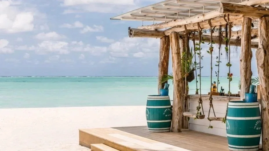 La Plaz Beach Grill, Four Seasons Resort Mauritius at Anahita. Beach bar with clear blue sea view and swings