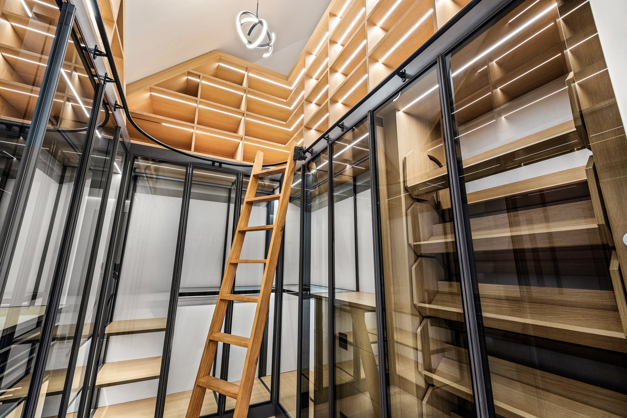 5.92 Primary Closet (12)-2.jpg