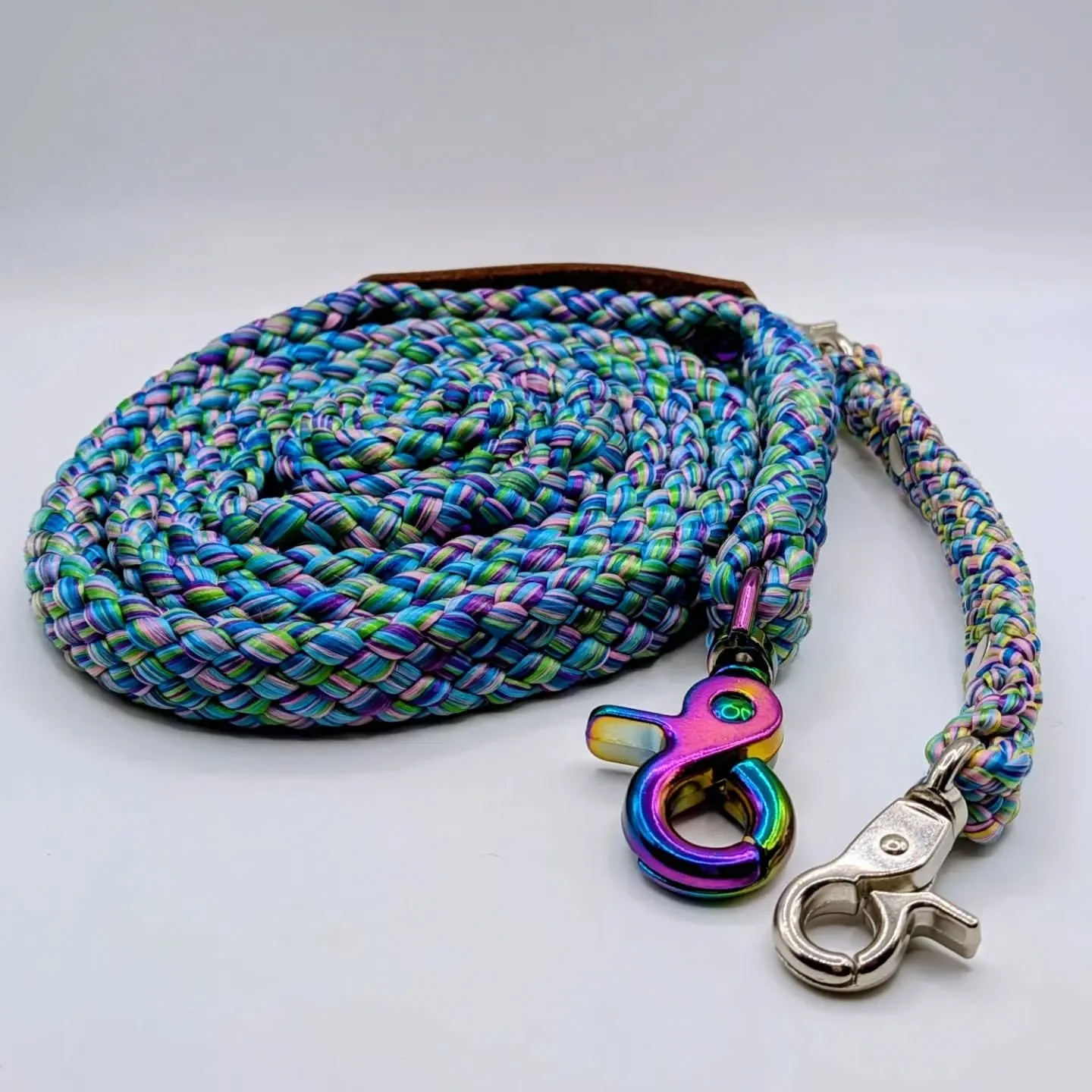 Oh l&agrave; l&agrave; a matching pair! 😍

5ft Clip style with Neo-Chrome finishes and custom Name Plate. 
Color: Mermaid

Safety Clip
Color: Mermaid