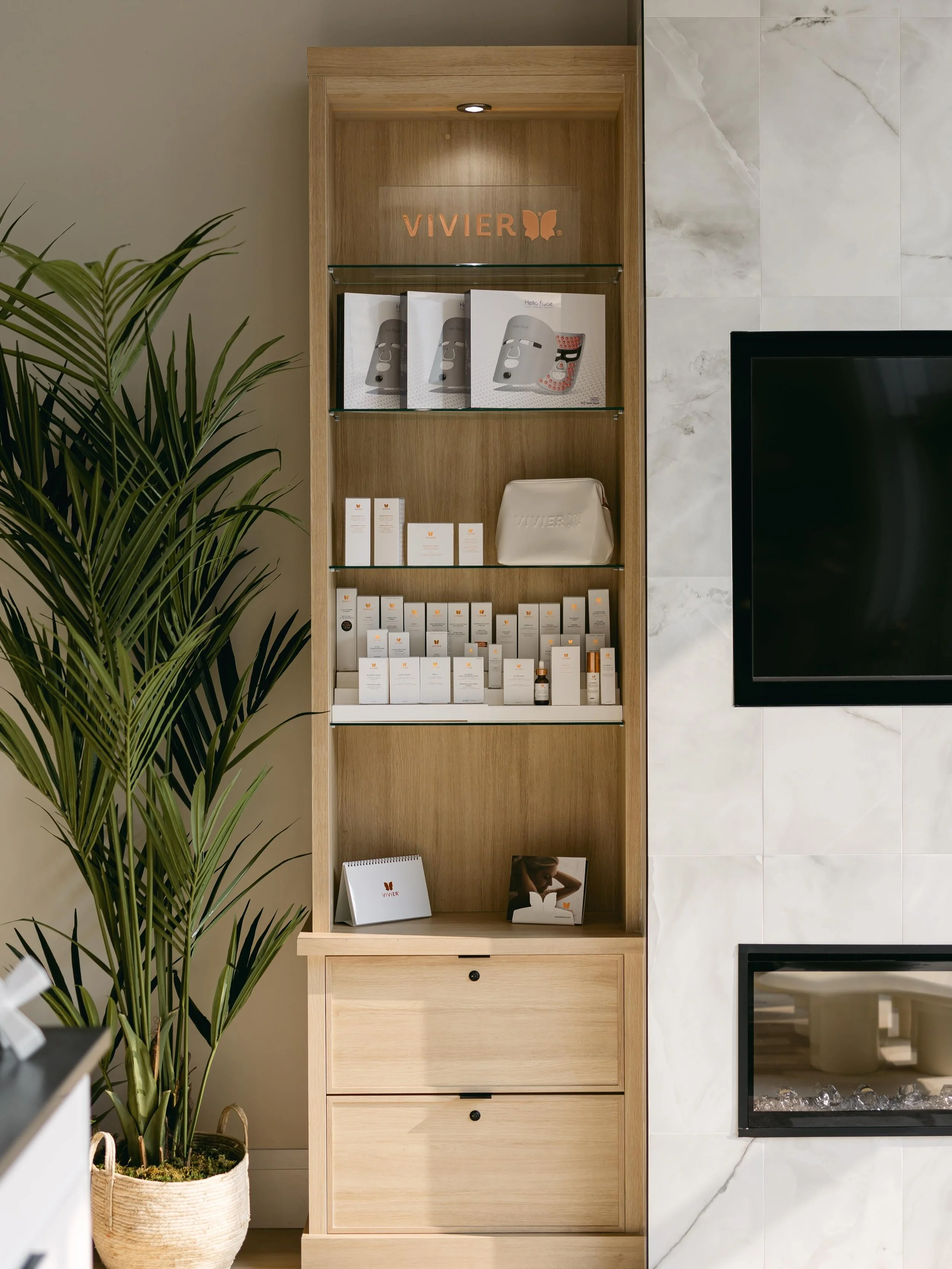 It&rsquo;s hard to fully capture the attention and detail that goes into the commercial design work that we do, but we&rsquo;re going to try! 

Though the team at @subtlyyou has been living in it for a while, we can&rsquo;t help but continue to look 