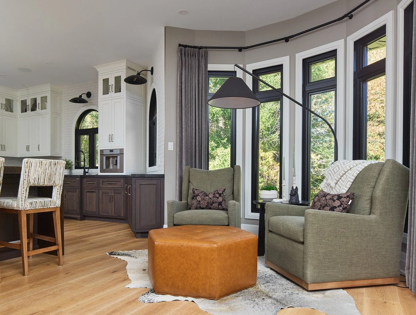 What we&rsquo;re loving right now⁠
⁠
It&rsquo;s all about warmth, texture, and finishes that feel a little more lived-in and less polished.⁠
⁠
&ndash; Warm, textured stone&mdash;honed marble, travertine, limestone. Soft, matte finishes with natural, 