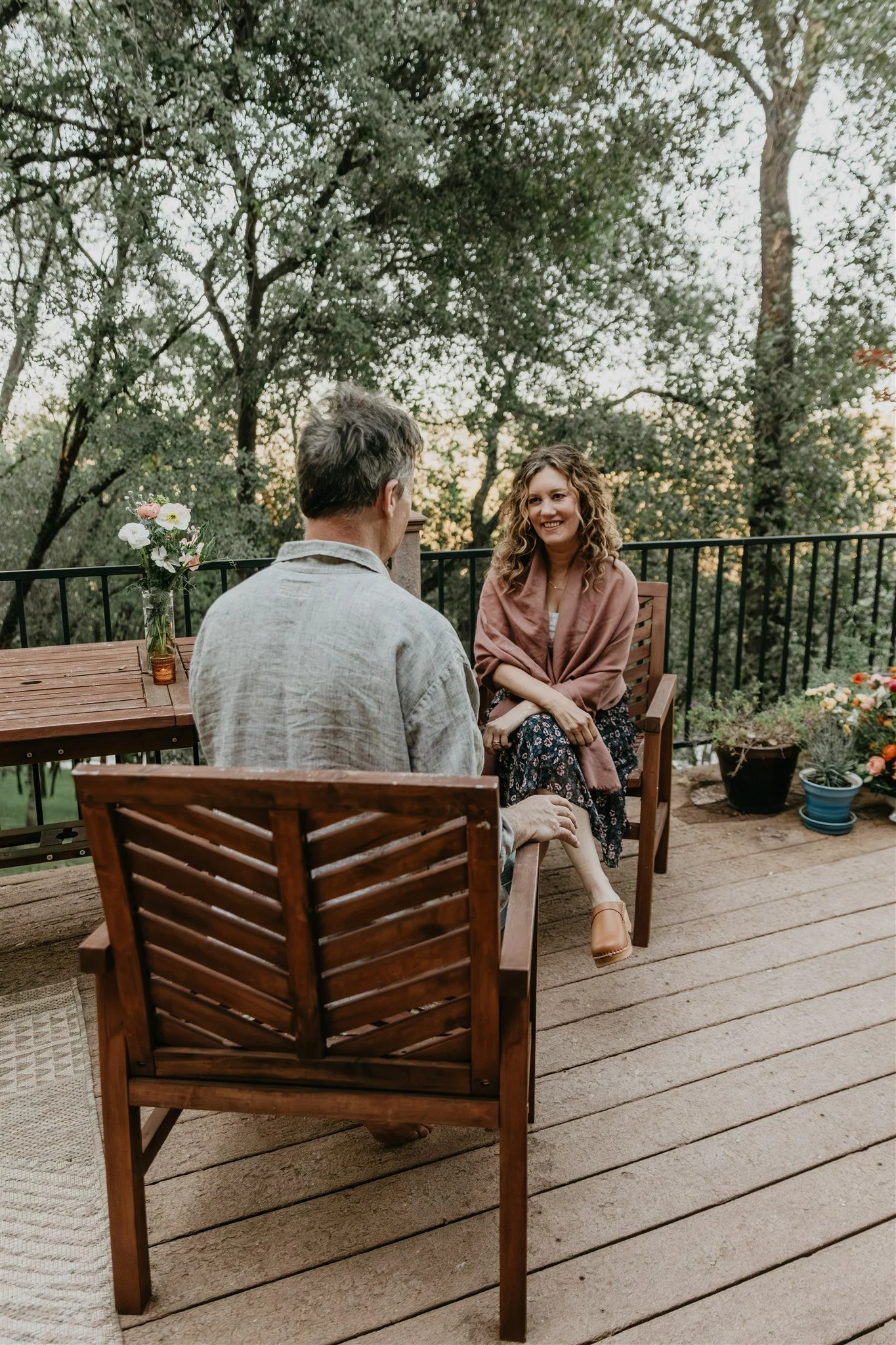 Outdoor therapy session with Rachael Courtier supporting attachment issues in relationships