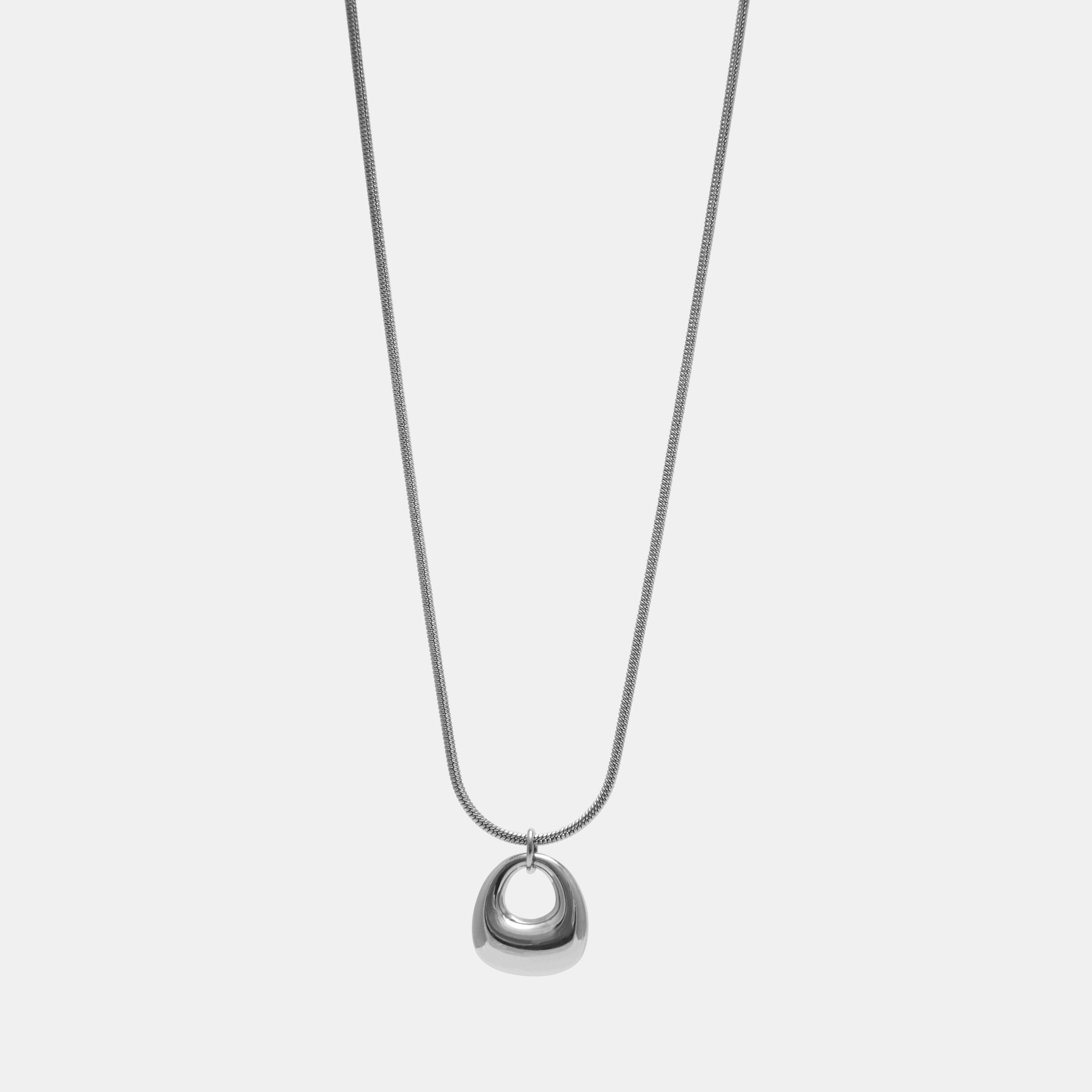 PEBBLE PENDANT NECKLACE ON SNAKE CHAIN