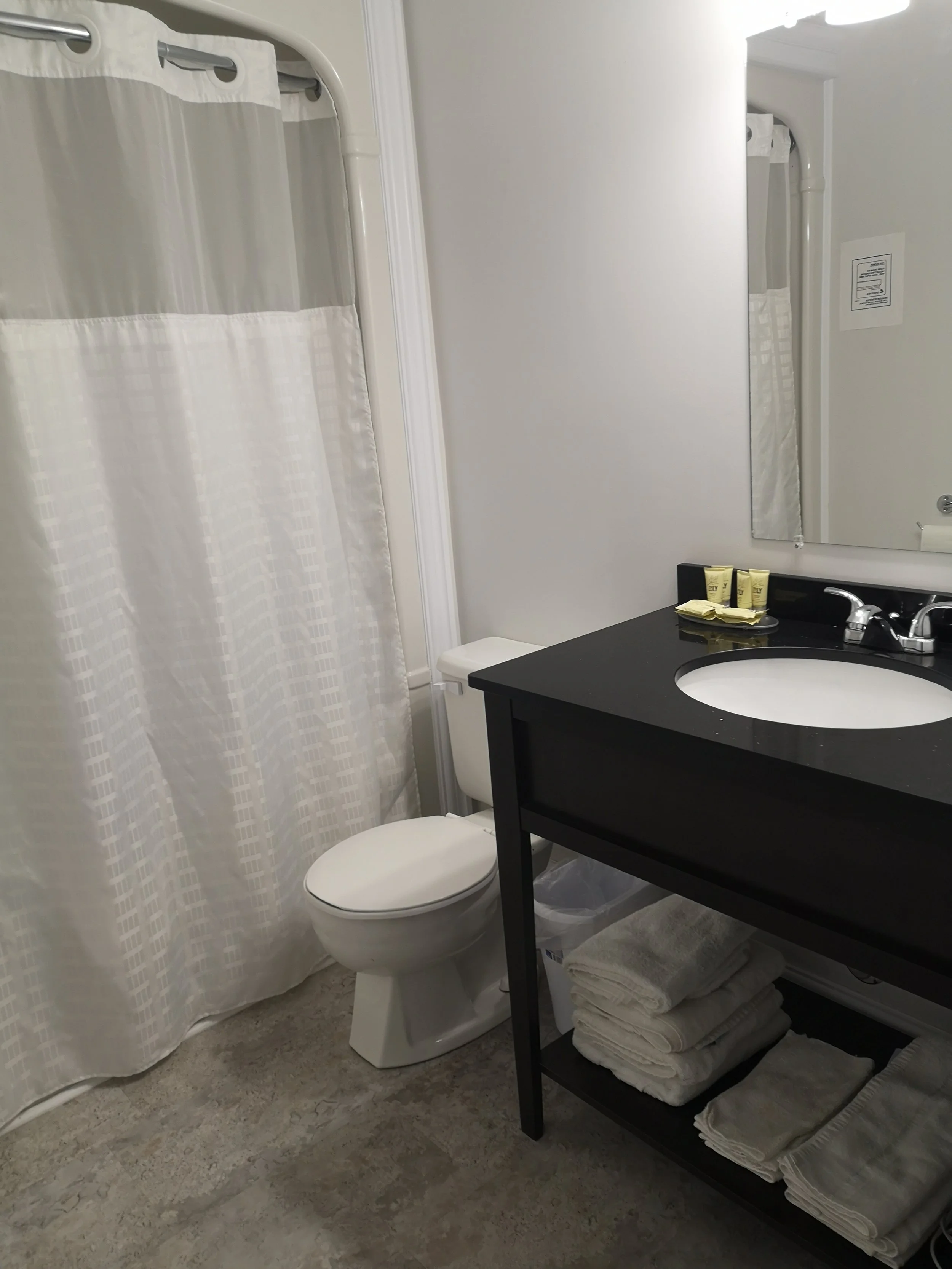 Queen guest room at Seaport Inn on Newfoundland’s Bonavista Peninsula