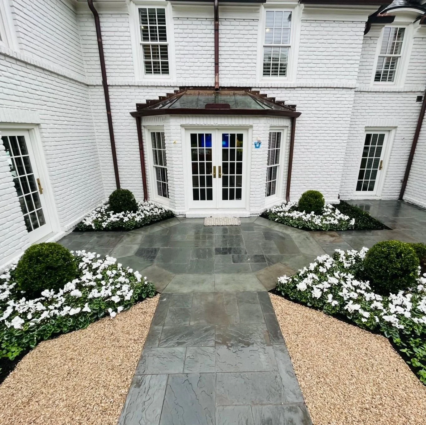 Clean, Artful, Functional: Navigating the Landscape Trends of 2024