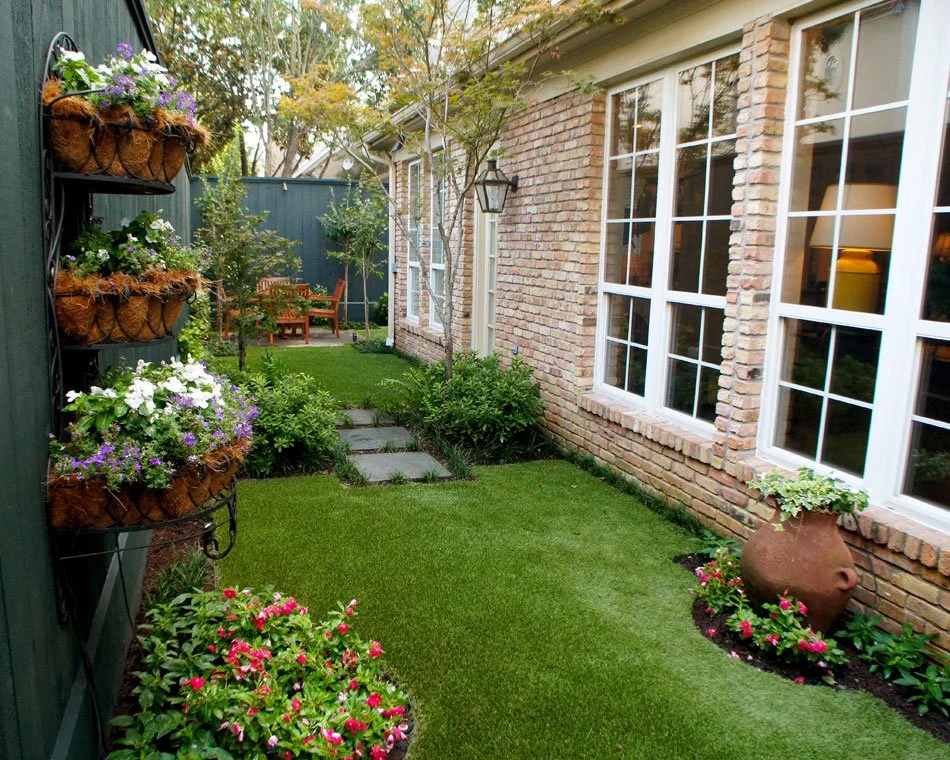 FOUR WAYS TO CREATE A MORE DOG-FRIENDLY LANDSCAPE