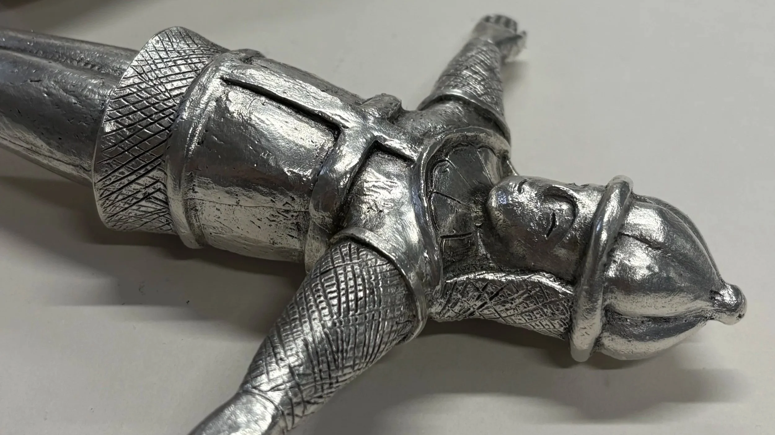 Scultura "1176" (dettaglio pugnale)