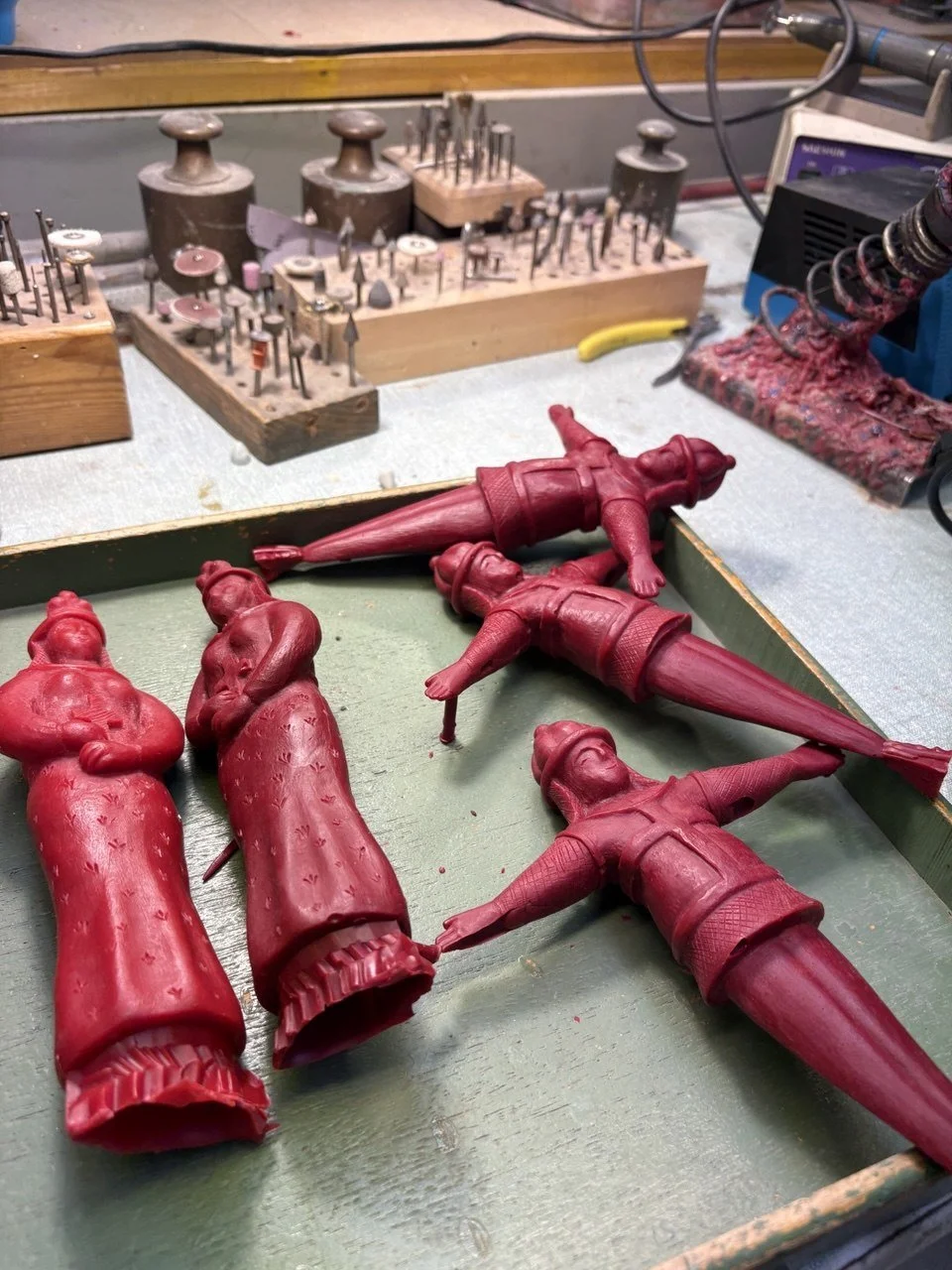 Modelli in cera della scultura "1176" pronte per la fusione
