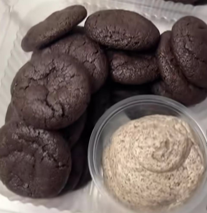 Oreo CopyCat Cookies with Buttercream Frosting (Dunkaroos Style)