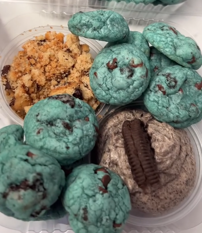Cookie Monster with Oreo Frosting  (Dunkaroo Style)