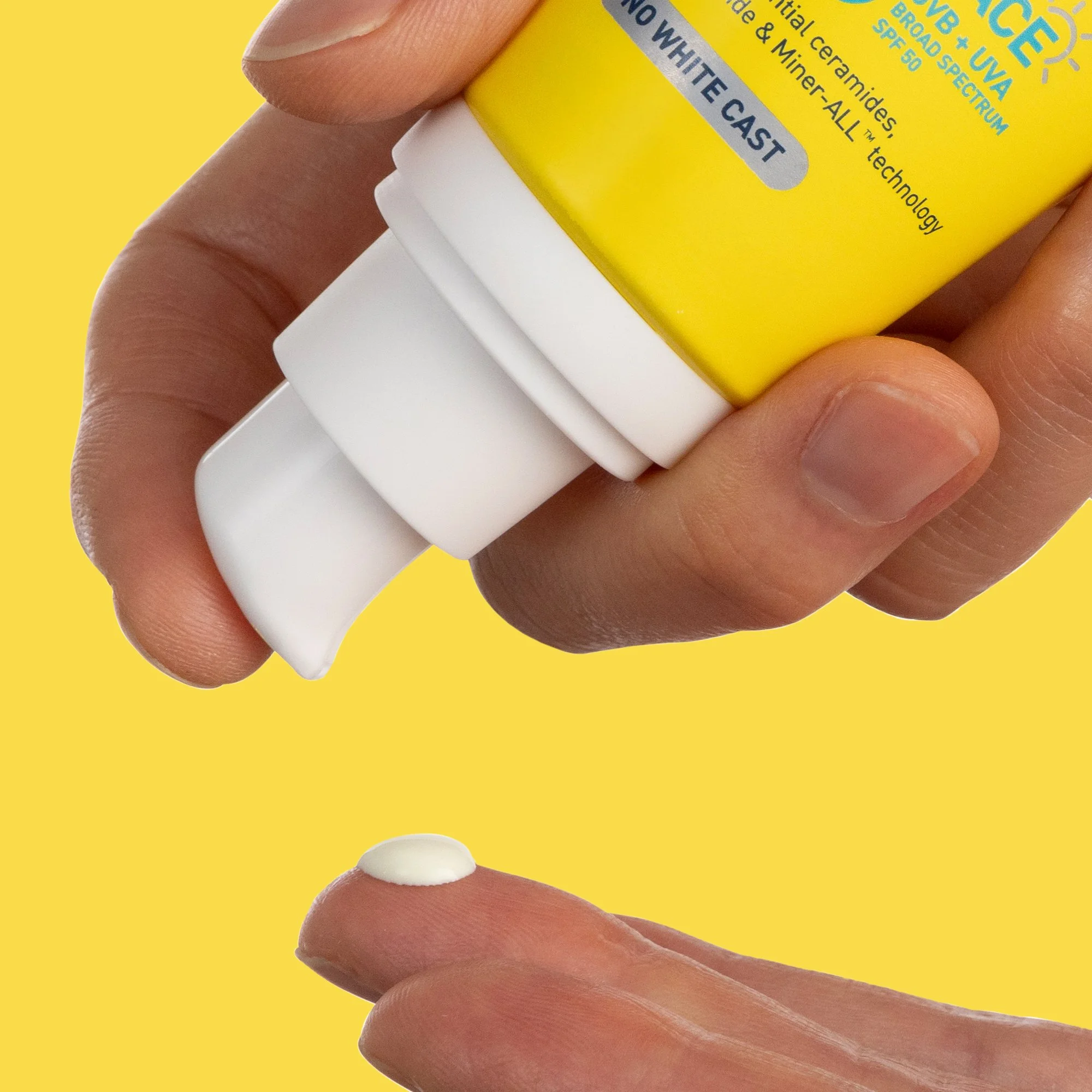 CeraVe_Invisible-Mineral-Sunscreen_ATF_INT_Applicator.jpg