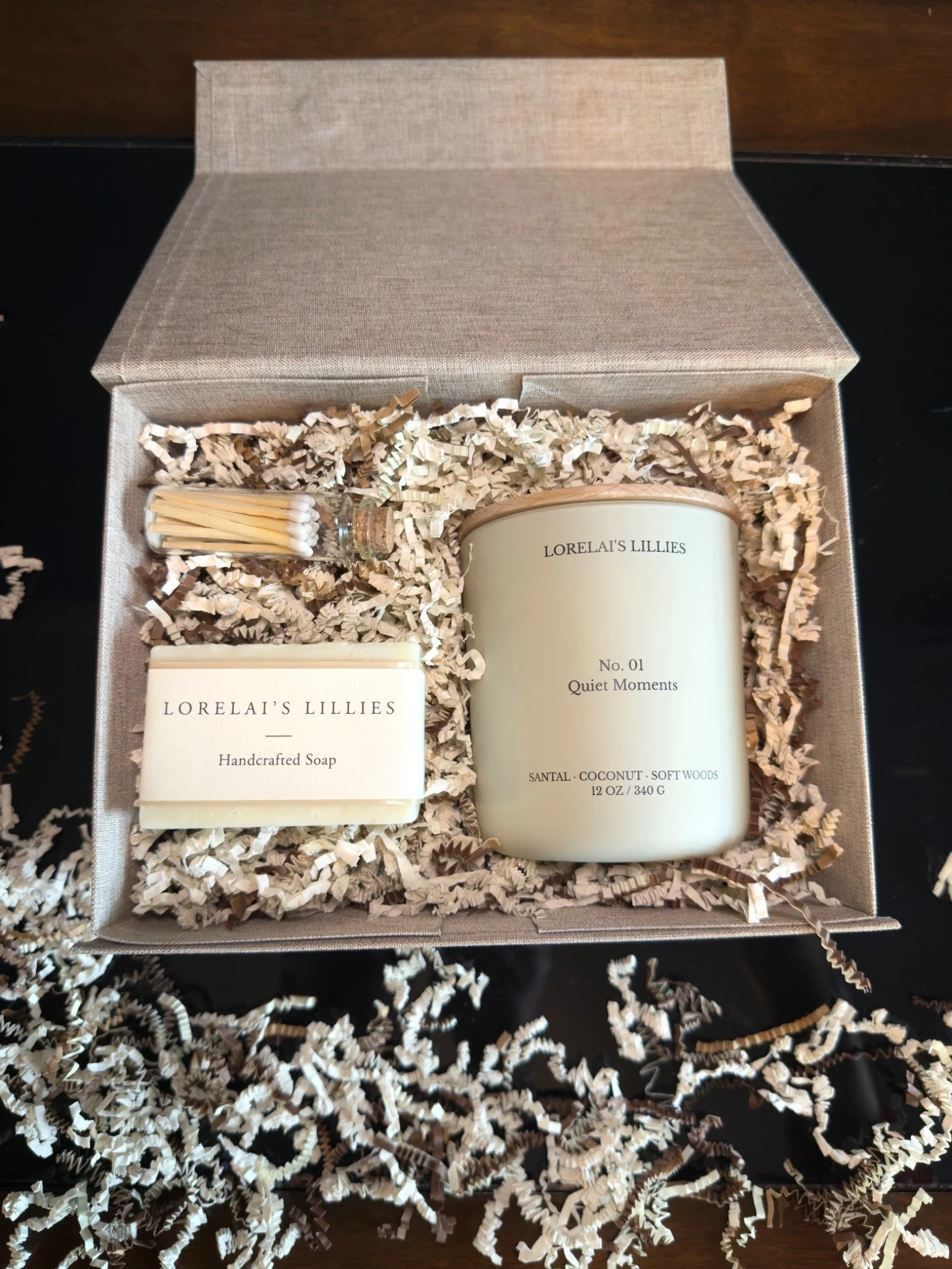 Lorelais-Lillies-01-Open-Box.jpg