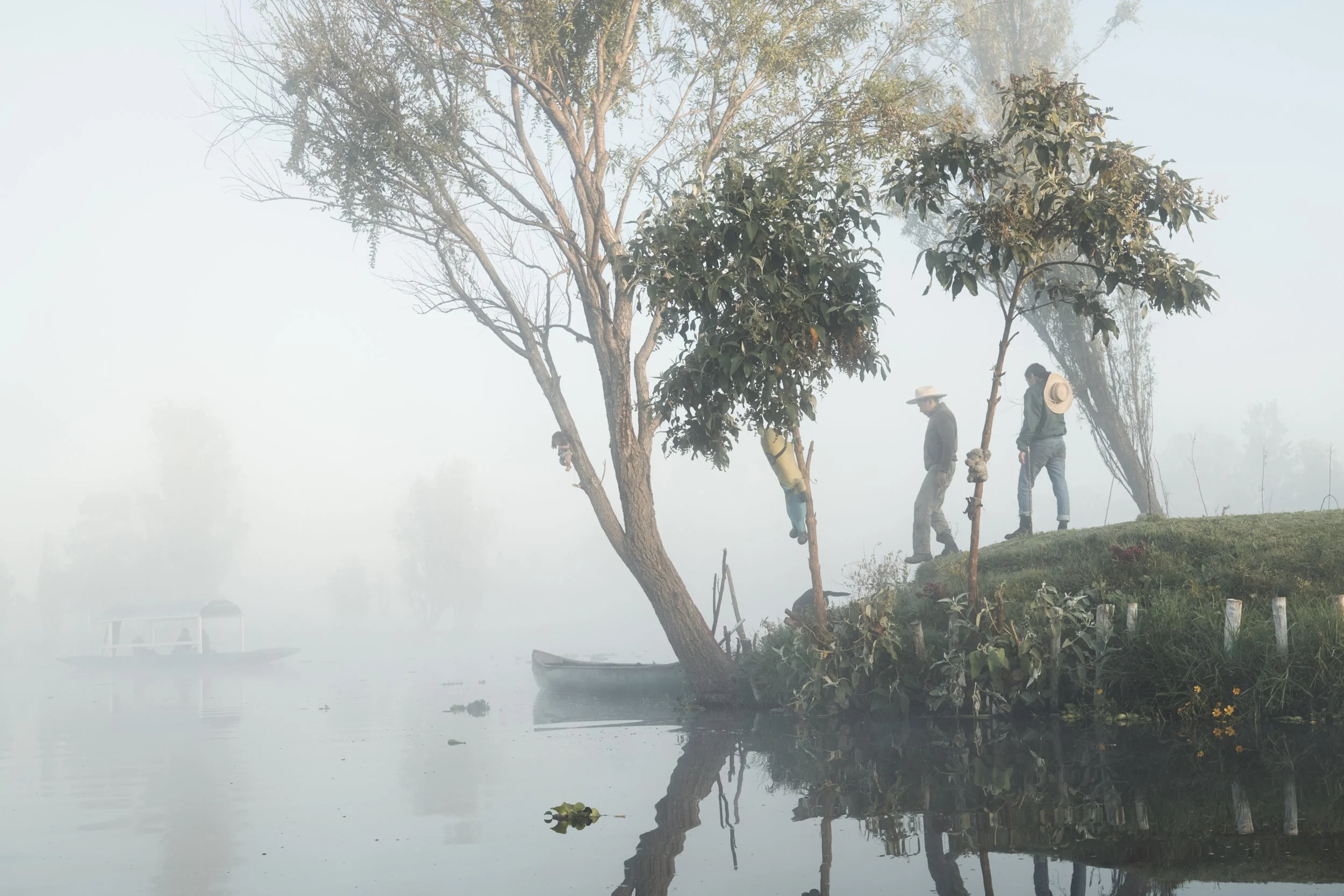 Felipe and his daughter Mixtli visit Laguna de Tezhuilo (meaning ‘water mirror’).
The community still holds rituals and celebrations in these sacred lagoons, which at one time were accessible only on special occasions in order to preserve the water a