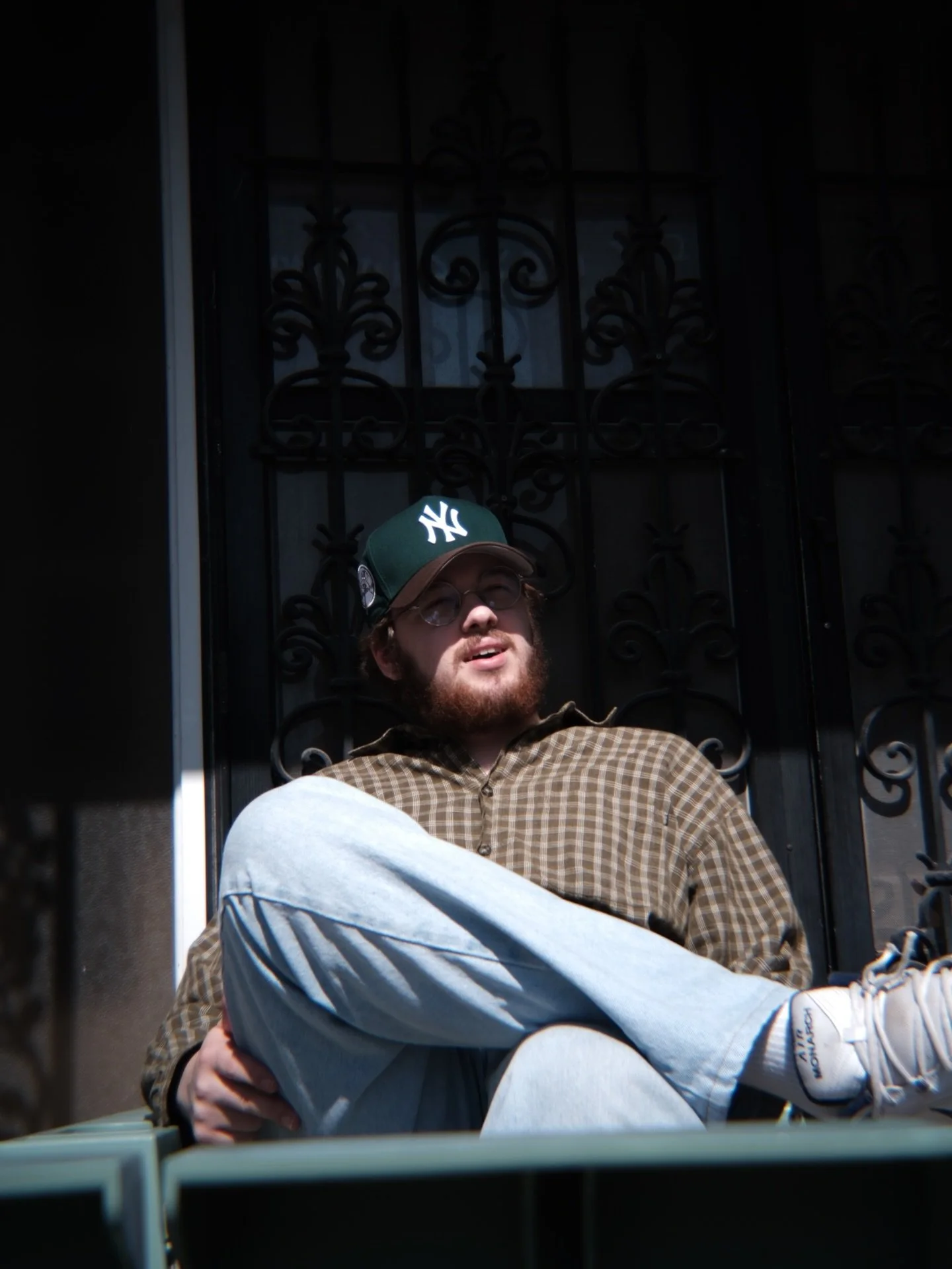 Peep the chair. Courtesy of @calebrhaskins