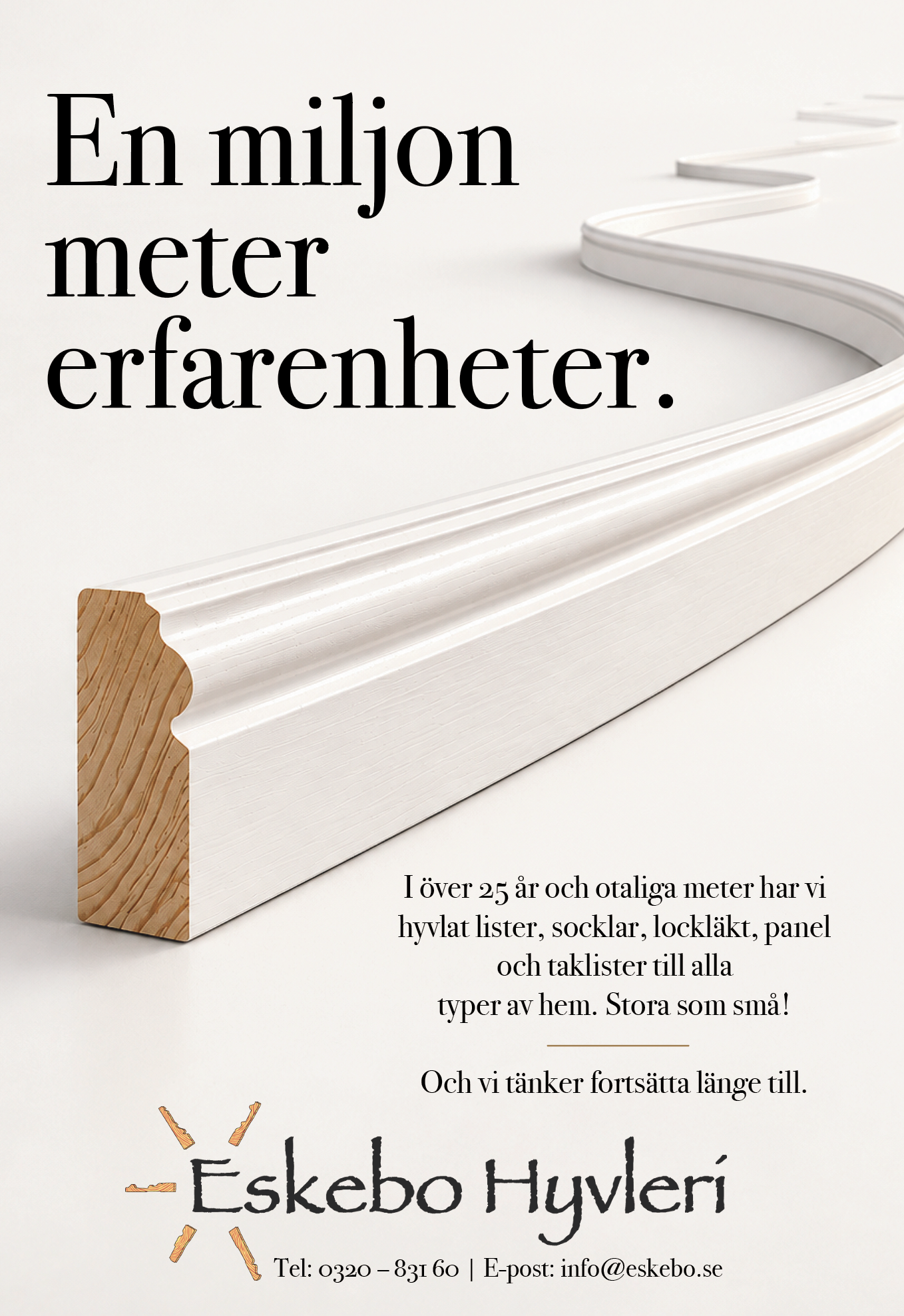 En bild på en vit dörrlist eller foderlist med träpärlemönster på vänstra sidan. Texten på bilden är på svenska och nämner att företaget har över 25 år erfarenhet och erbjuder olika typer av trämaterial för hemmet. Företagsnamnet är Eskebo Huyleri och kontaktinformationen finns längst ner.