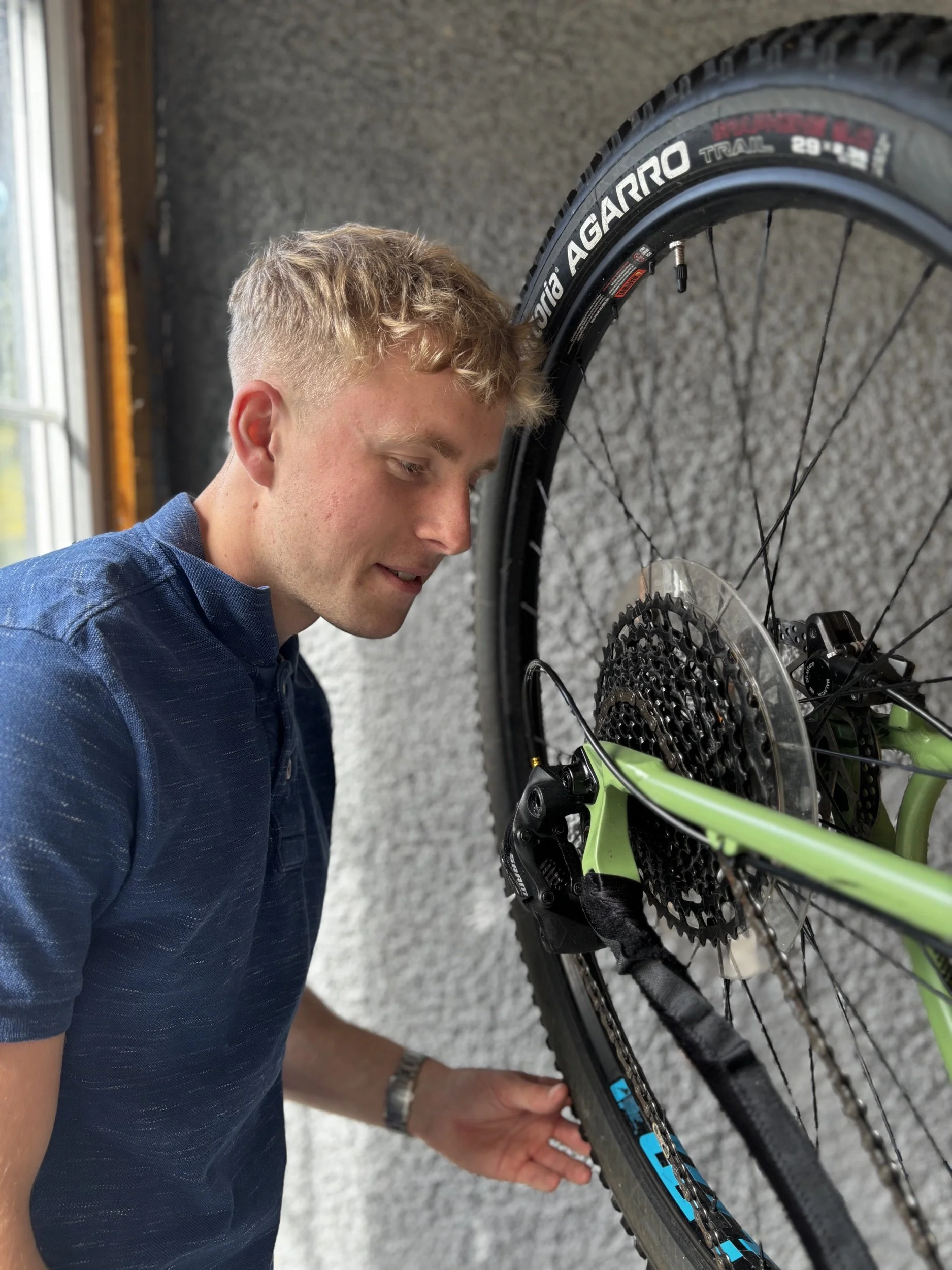 Rear derailleur and drivetrain adjustment on a mountain bike