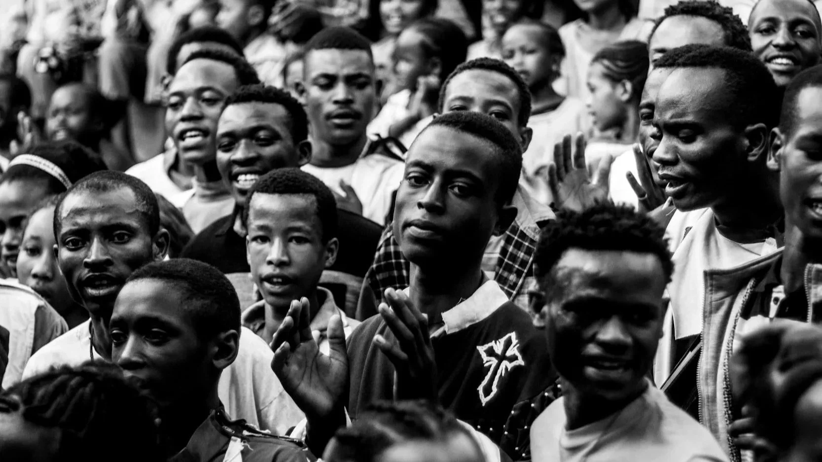 Monolit nwa mérikin-la: Lasosyété é Sô Pèrsèpsyon a Nwarsité