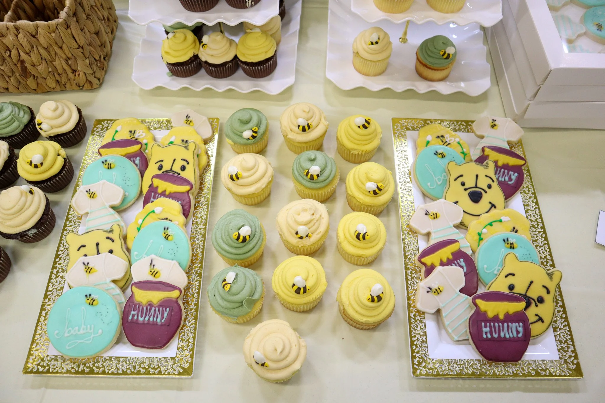 Cupcakes provides by Honeyee Baking Co.
Cookies by August Garcia.
Photos kindly taken by Kemery Aichele.
