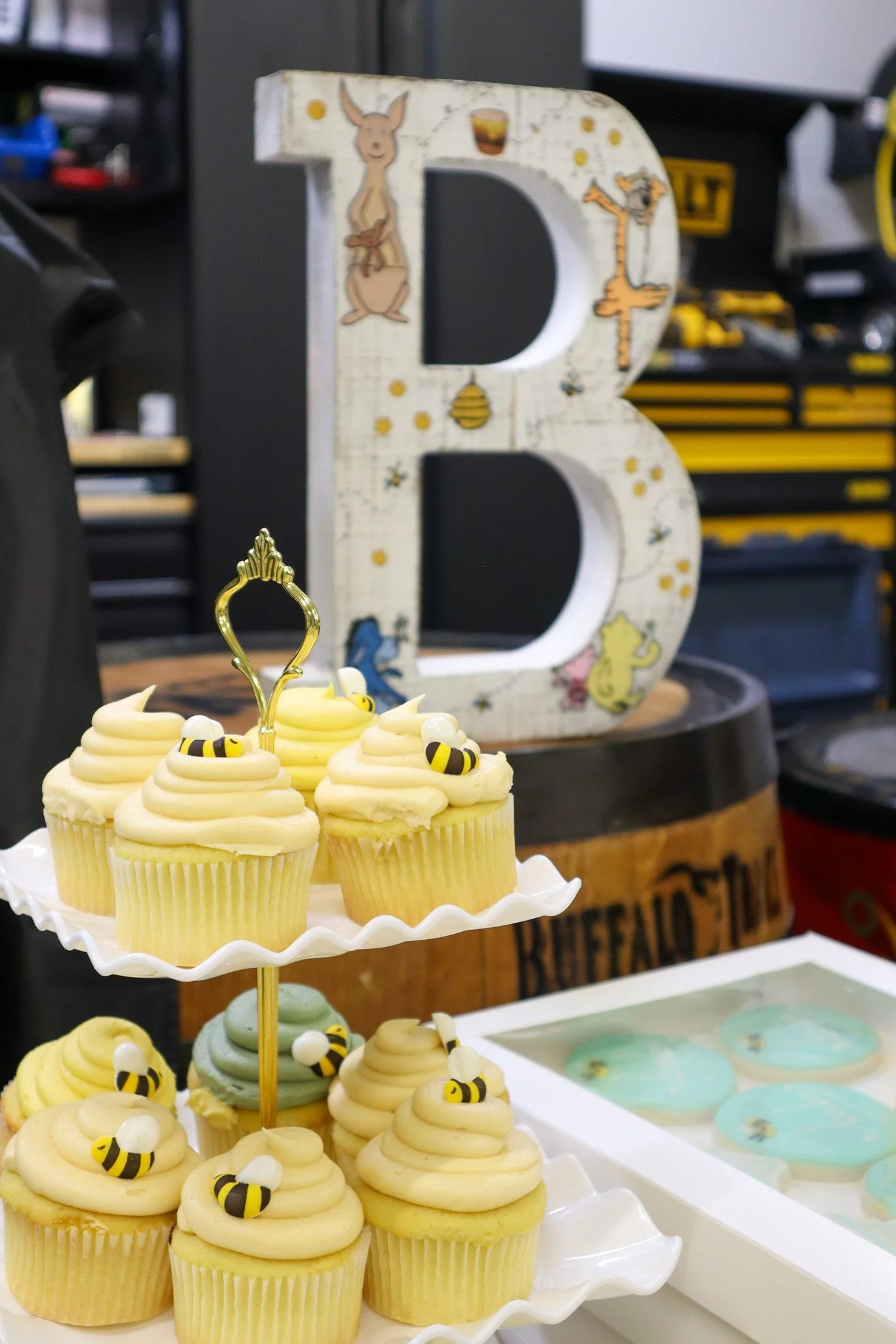 Cupcakes provided by Honeybee Baking Co.
Photos kindly taken by Kemery Aichele.
