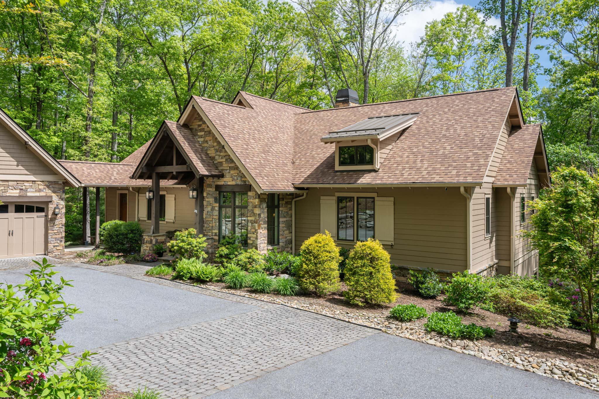 Grand Highlands Bearwallow_AshtonPeters_Real Estate_587-Autumn-Sky-MLS-2_sm.jpg