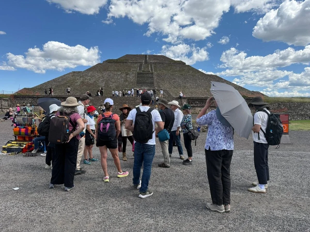 teotihuacan-pyramid-of-the-sun-visitors.jpg