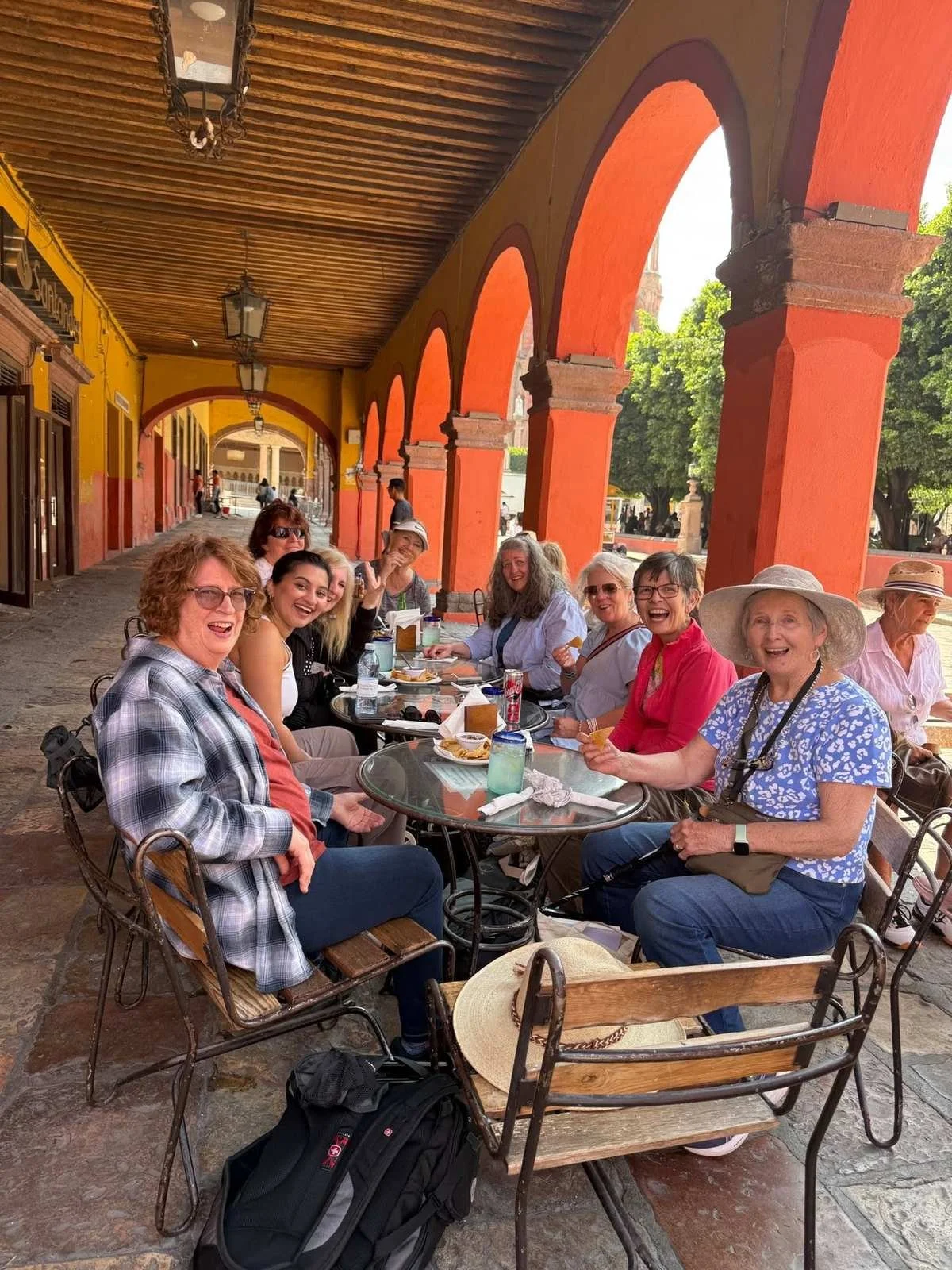 art-group-lunch-portales-arches-san-miguel-de-allende.jpg