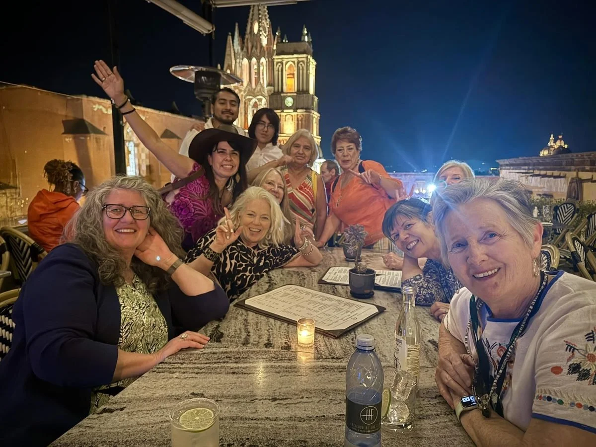 rooftop-dinner-group-parroquia-night-san-miguel-de-allende.jpg