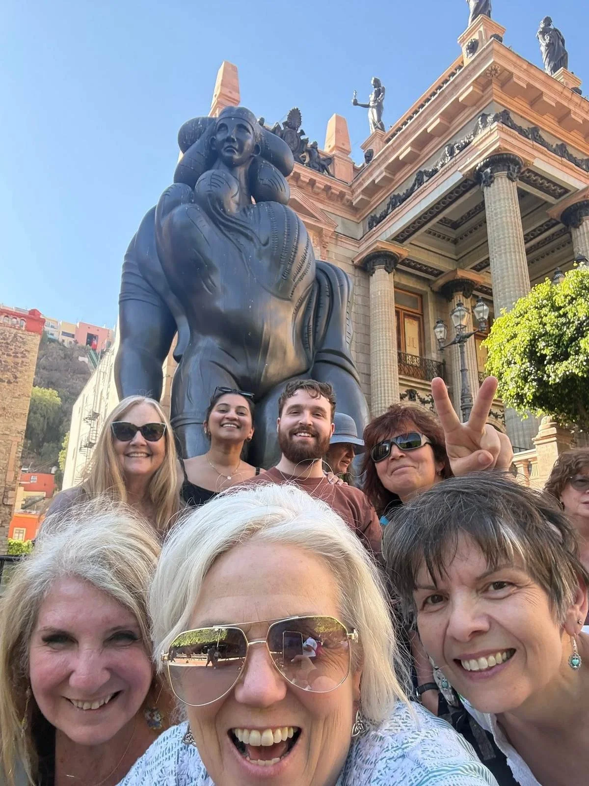 art-group-selfie-teatro-juarez-guanajuato.jpg