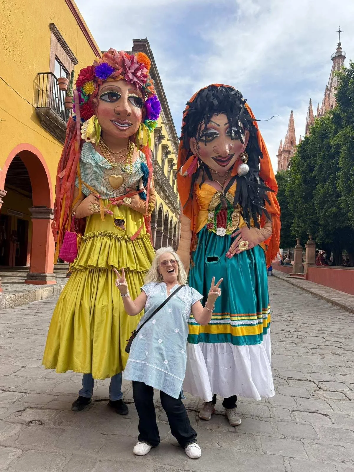 mojigangas-giant-puppets-parroquia-san-miguel-de-allende.jpg