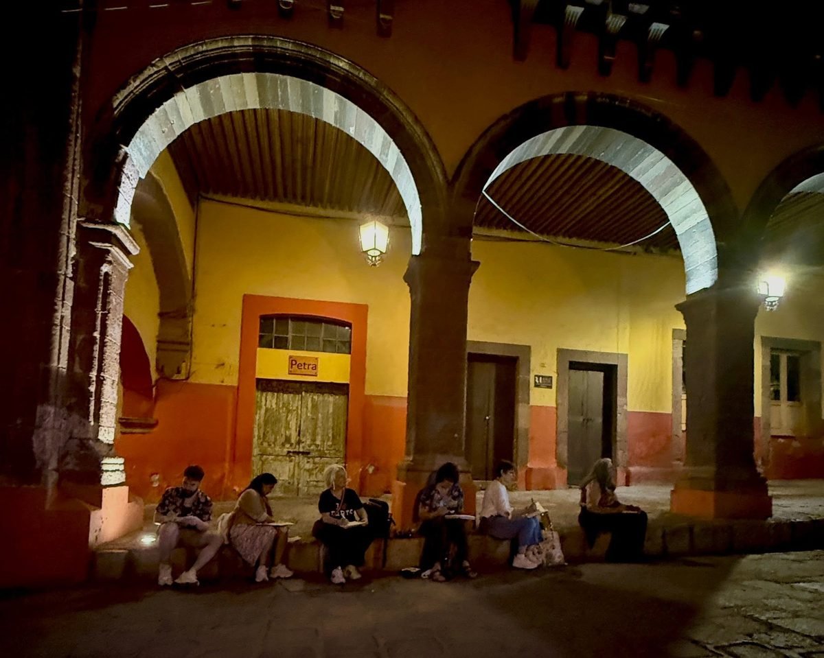 night-sketching-arches-plaza-san-miguel-de-allende.jpg
