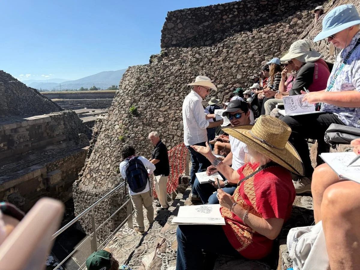 plein-air-sketching-teotihuacan-pyramid.jpg