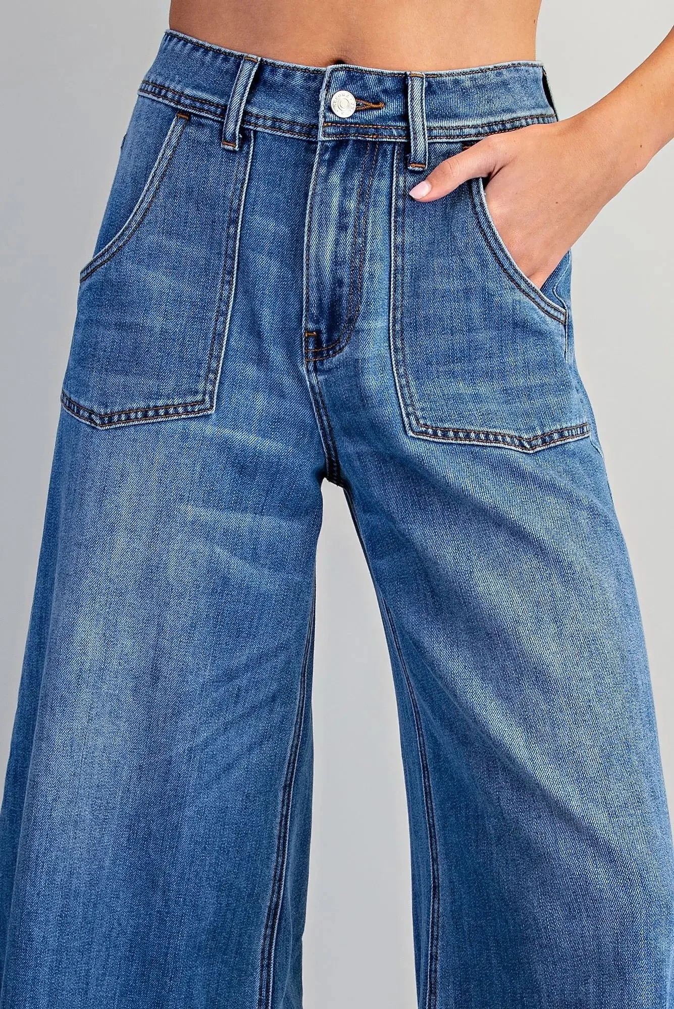 High rise wide leg crop jeans with detailed front pockets in blue denim