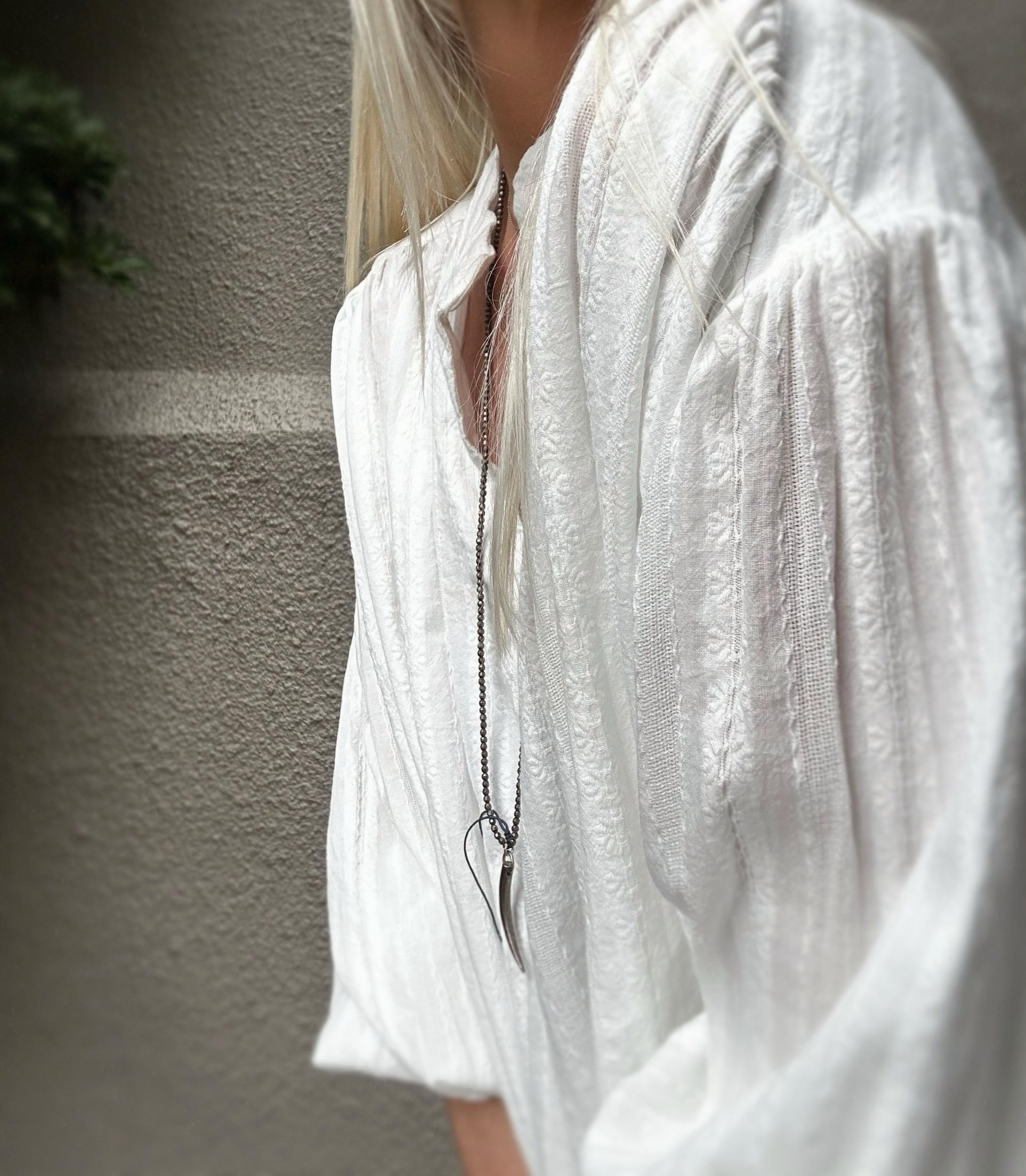 Front detail of the Banditas Flegrei oversized white cotton shirt