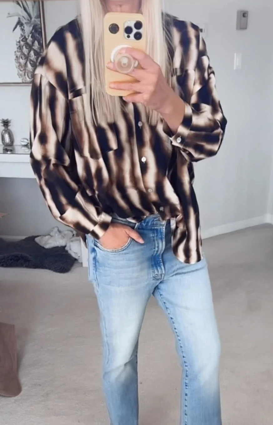 Woman wearing the Banditas Olowalu Blouse tucked into jeans