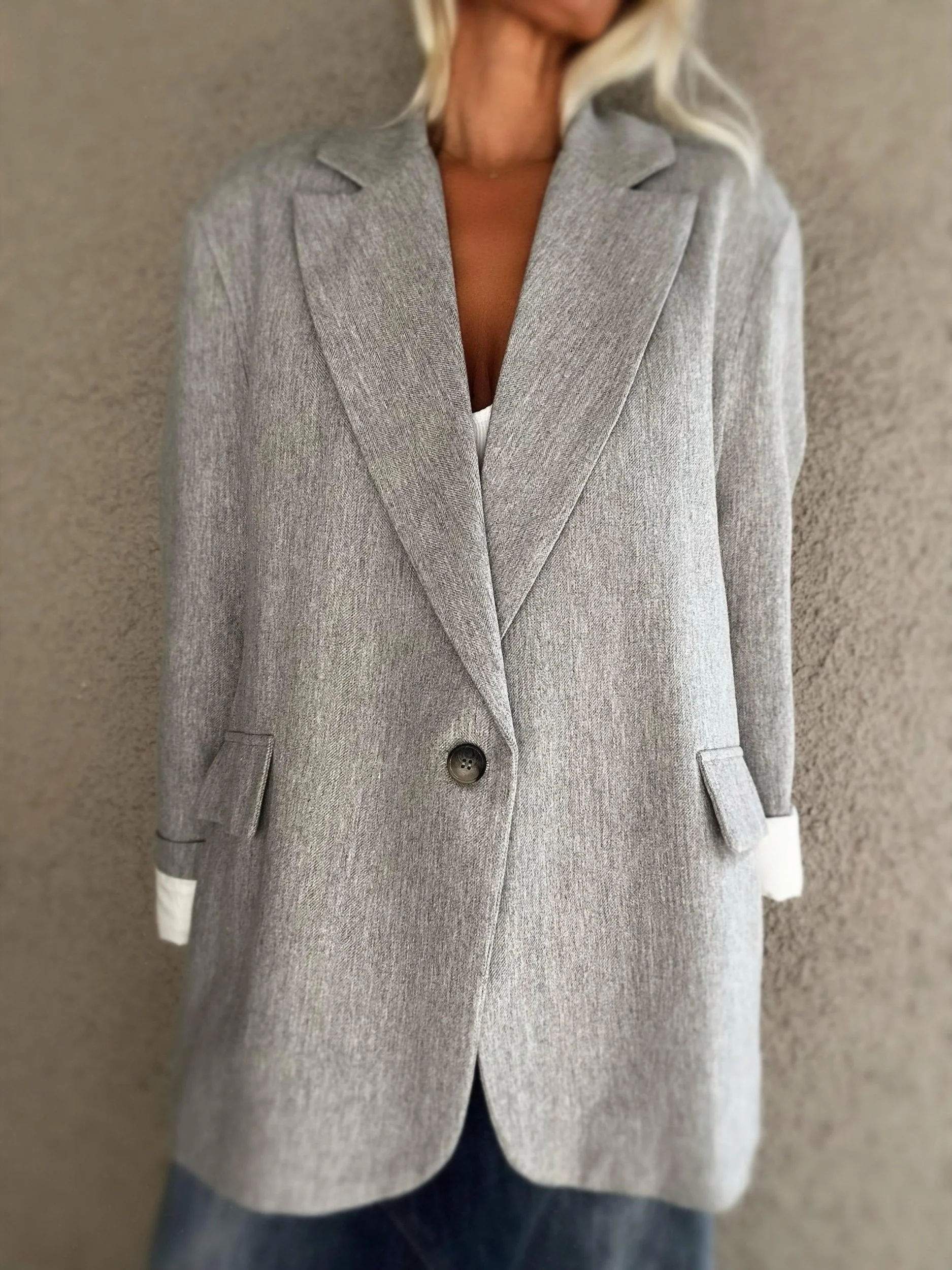 Woman wearing the grey Banditas Wailea Blazer with a relaxed fit, lapel collar and single-button front
