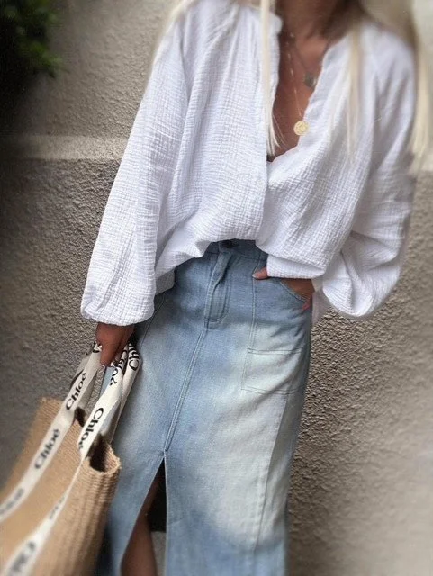 Front styling of the Banditas Collatino Skirt with white gauze shirt and front slit.