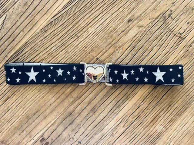 Women's star belt with silver heart clasp and elastic design
